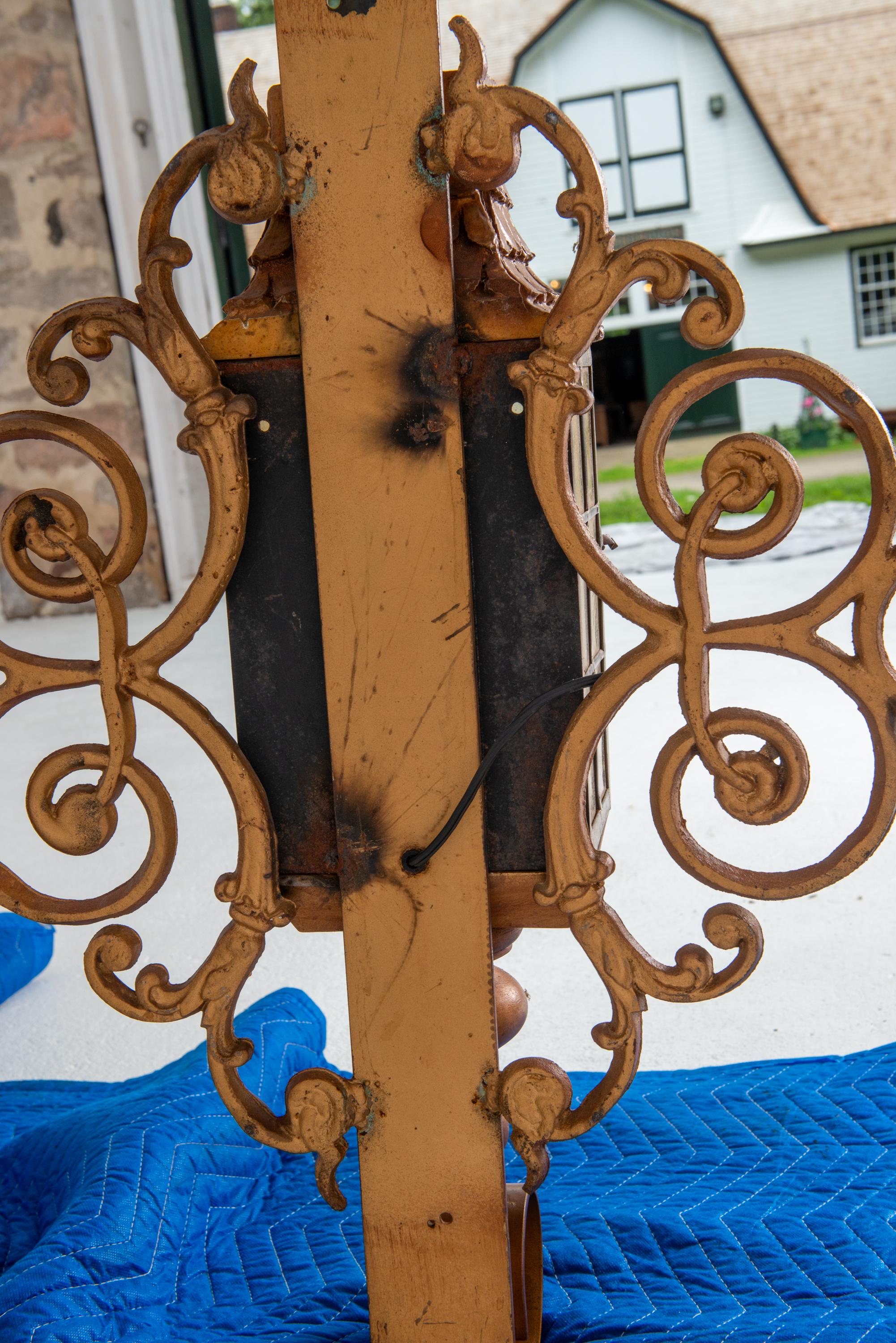 Vintage CUSTOM MADE vergoldetes Eisen Laterne Wandleuchten von Fine Estate im Angebot 7