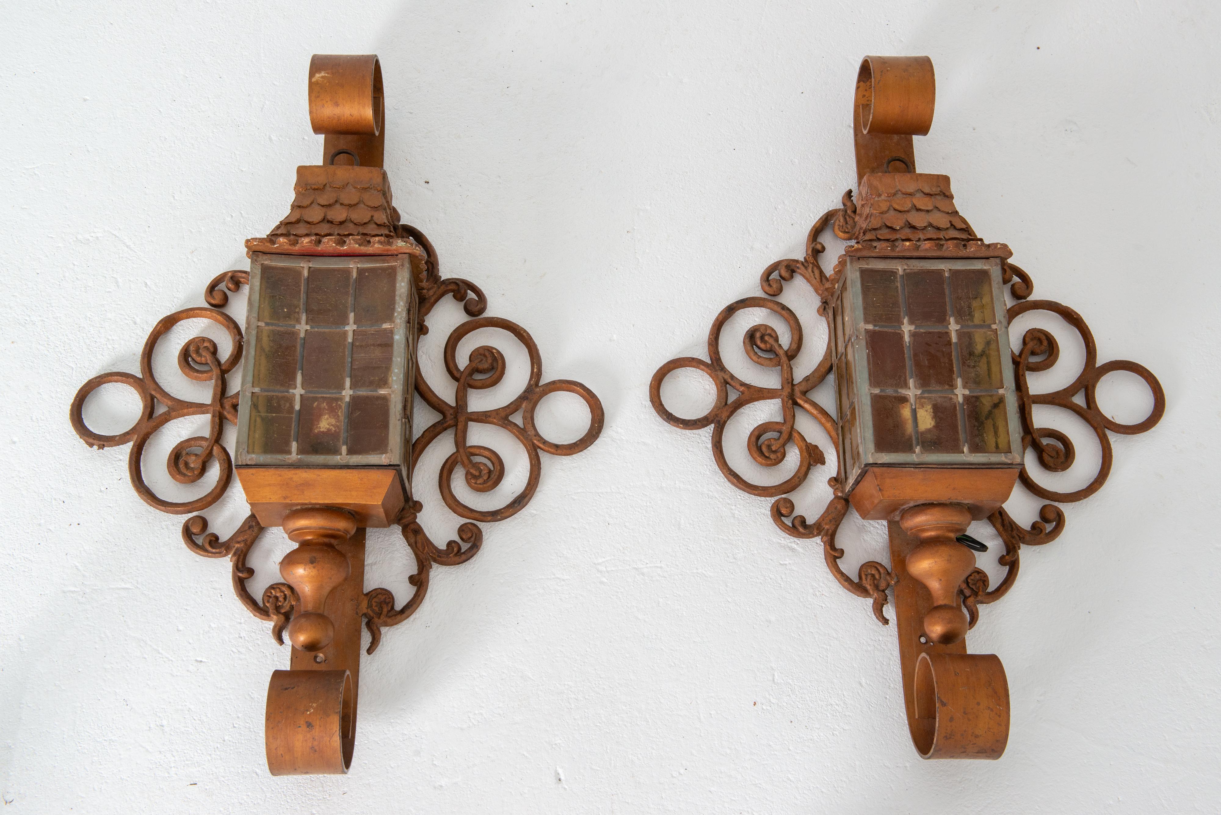 Vintage CUSTOM MADE vergoldetes Eisen Laterne Wandleuchten von Fine Estate (Neobarock) im Angebot