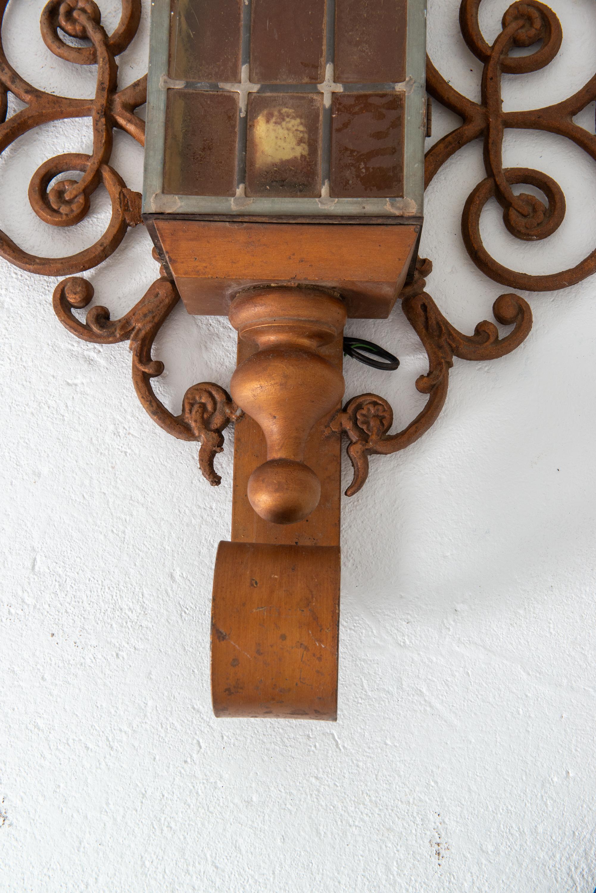 Vintage CUSTOM MADE vergoldetes Eisen Laterne Wandleuchten von Fine Estate (Frühes 20. Jahrhundert) im Angebot