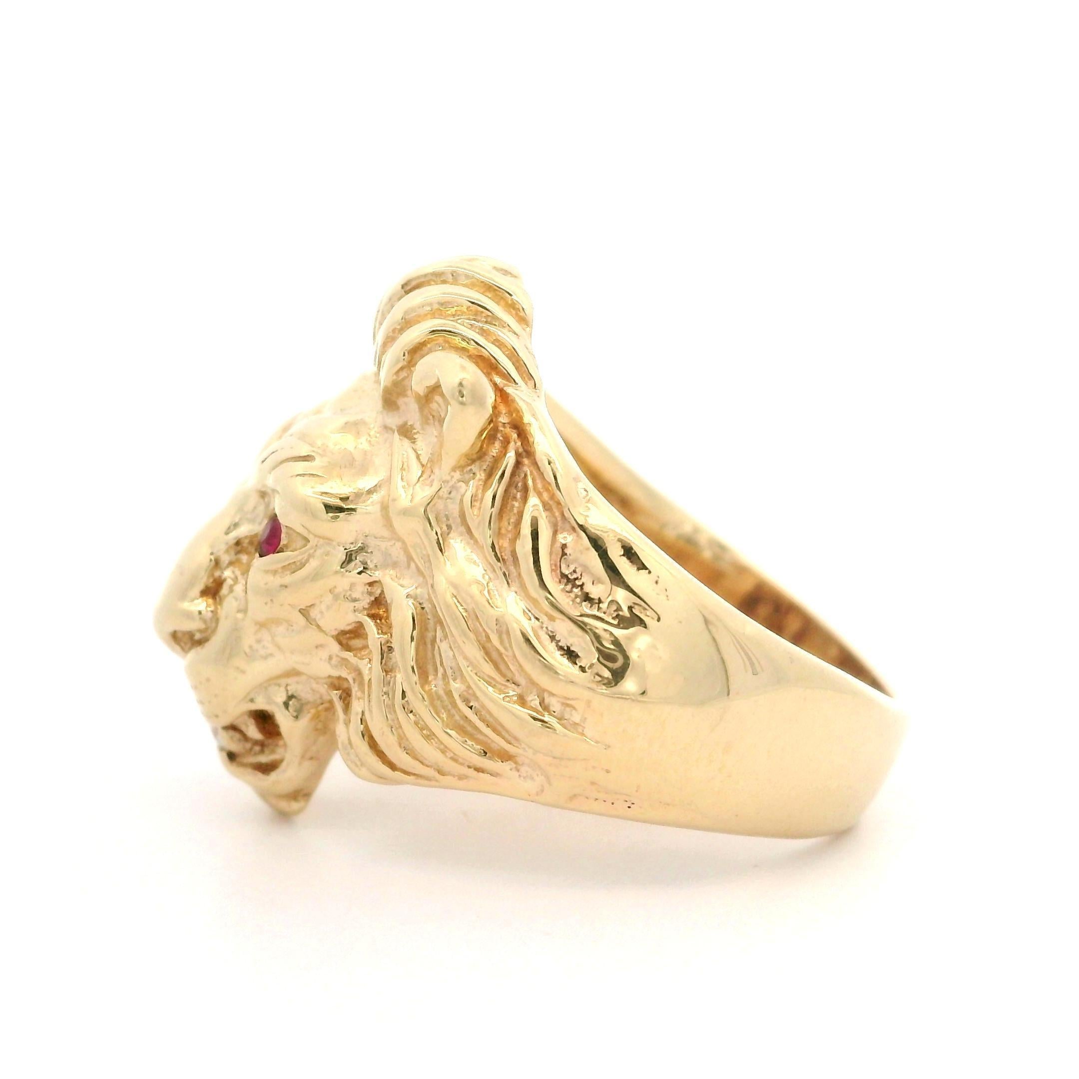 Vintage Custom Men's Solid Yellow Gold Ruby Diamond Detailed Lion Head Ring In Good Condition For Sale In Montclair, NJ