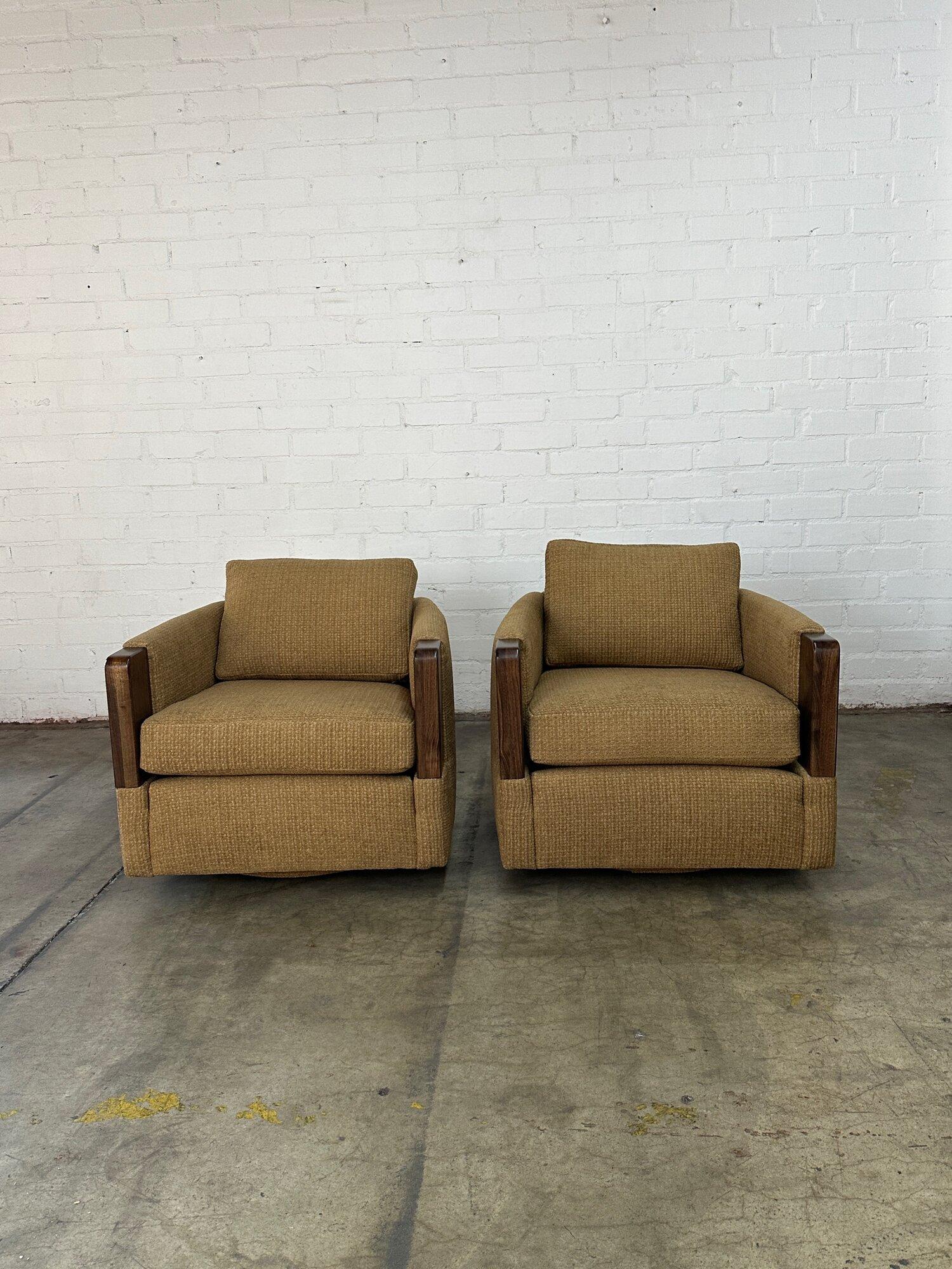 W30.5 D32 H30 SW25 SD19 SH18 AH24

Rare vintage lounge chairs custom made circa 1970s-80s. These 1 of 1 lounge chairs lounge feature fresh waffle knit tweed. Each Lounge chair features solid walnut built ins that serve to complete arm rests. Solid