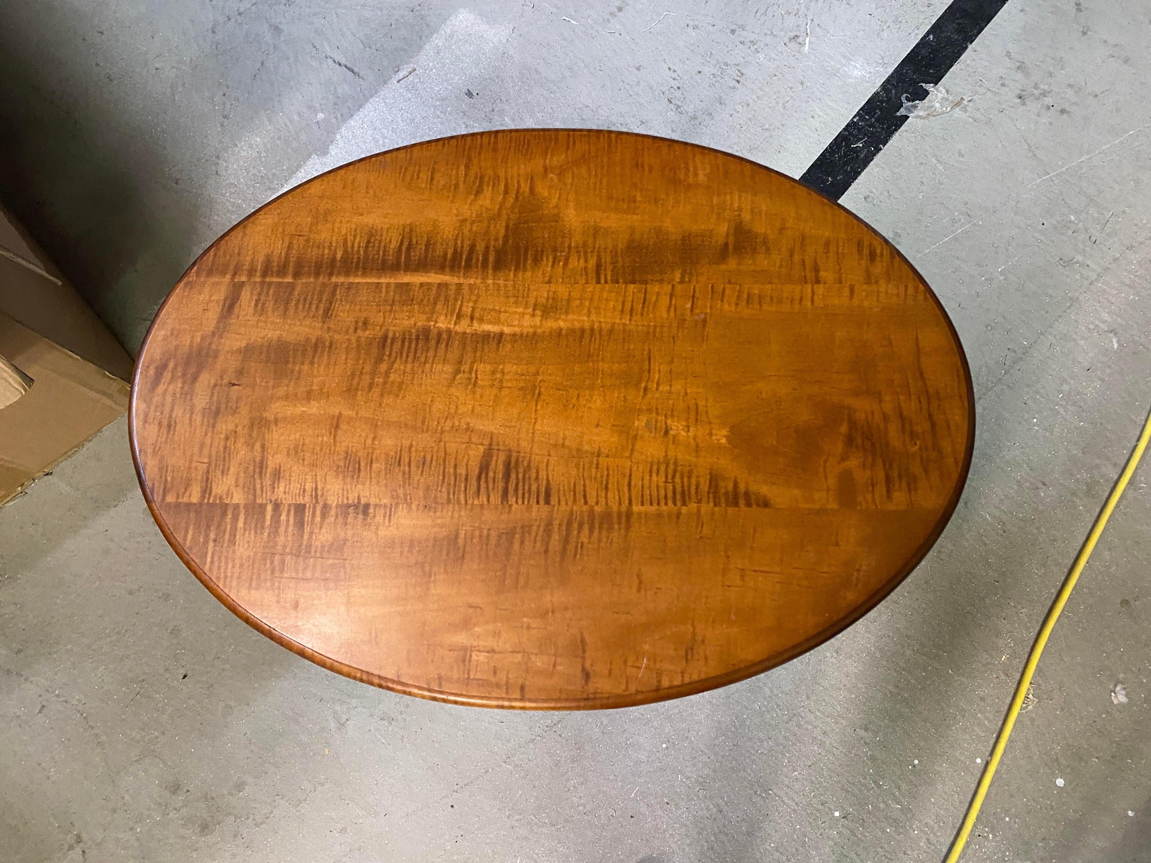 Vintage Custom Tiger Maple Tilt-Top Tea Table by Rob Roy In Good Condition In Sheridan, CO