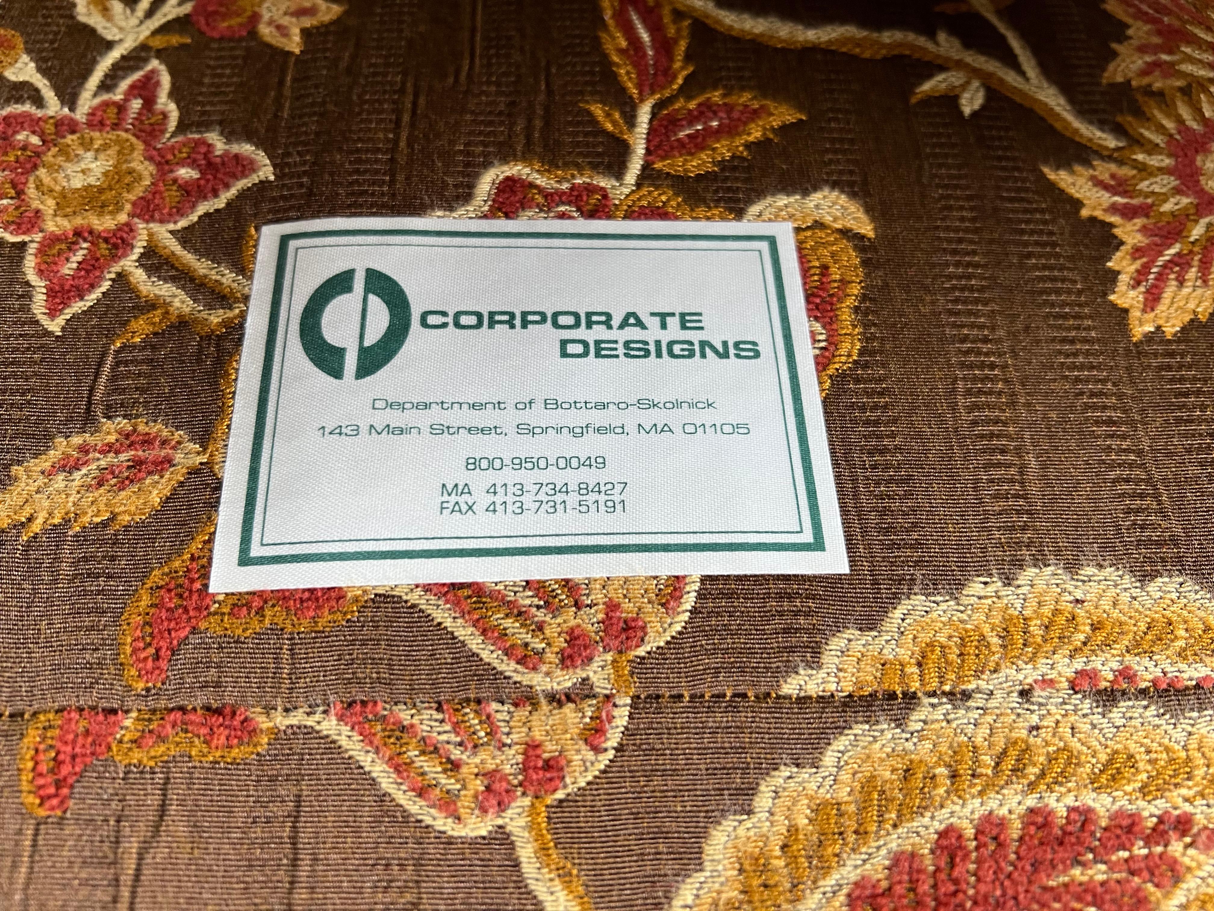 Americano Sedia da club imbottita e ottomana vintage personalizzata in vendita