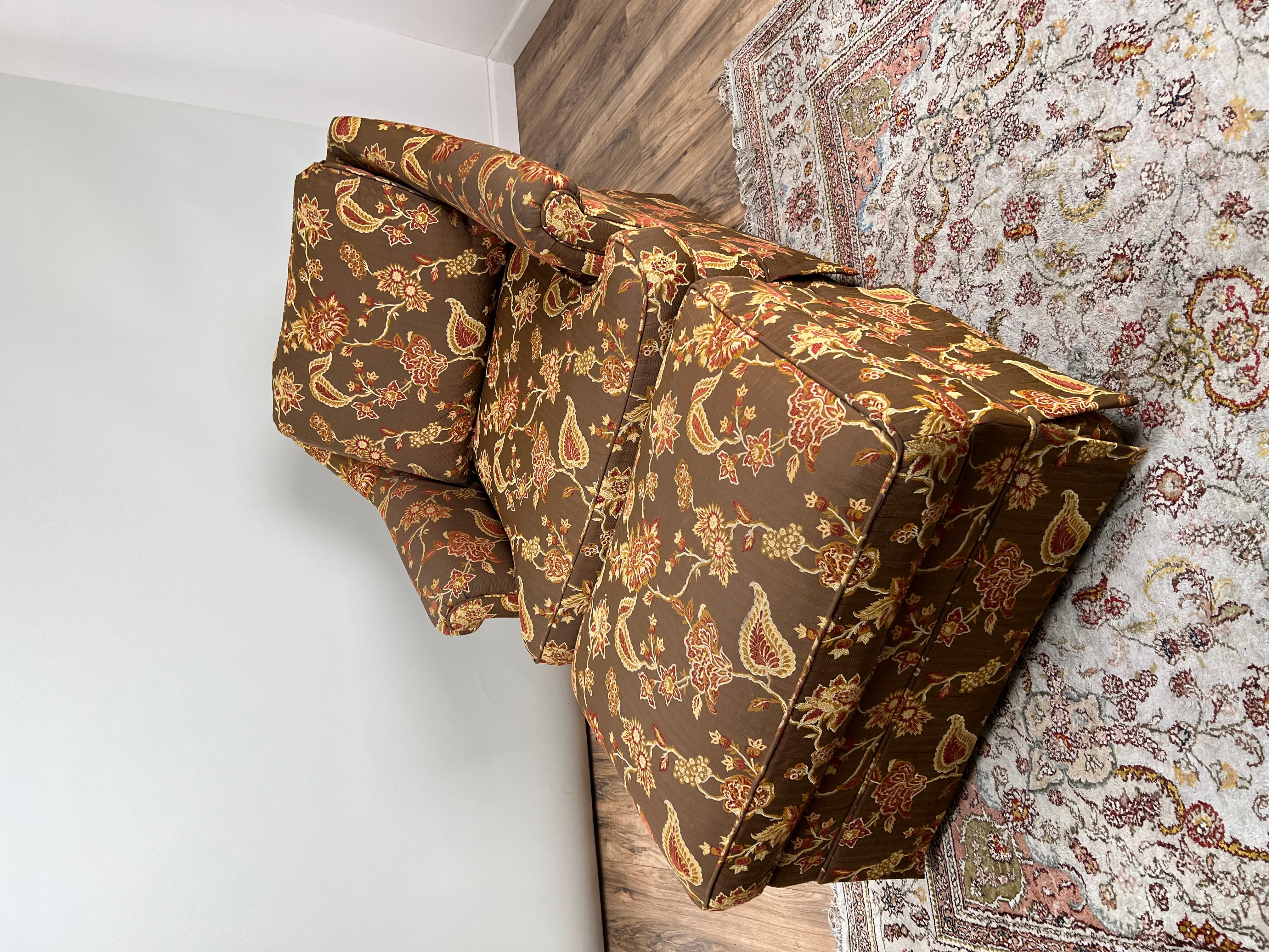 Sedia da club imbottita e ottomana vintage personalizzata in vendita 2
