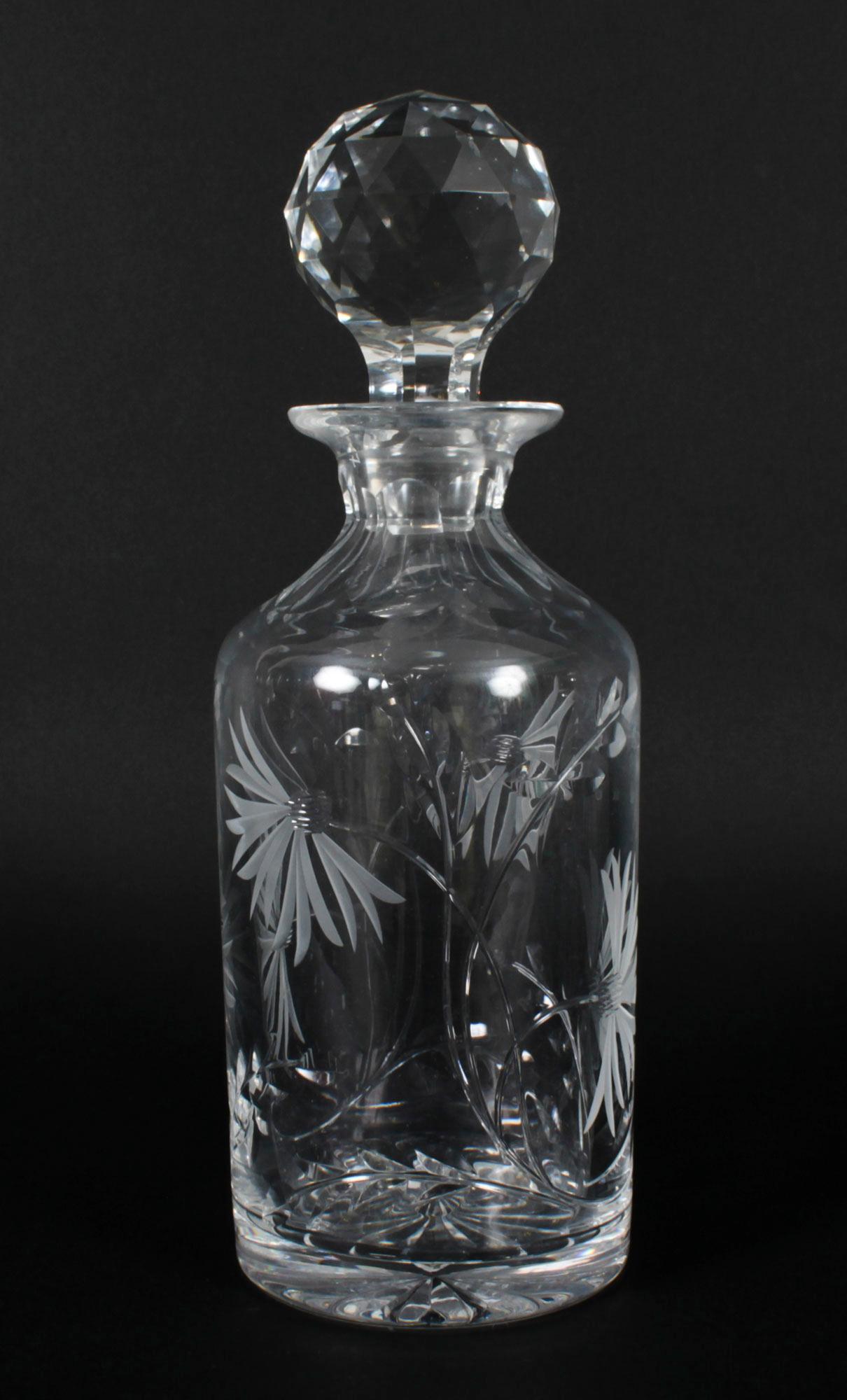 Decantador vintage de cristal tallado mediados del siglo XX en venta