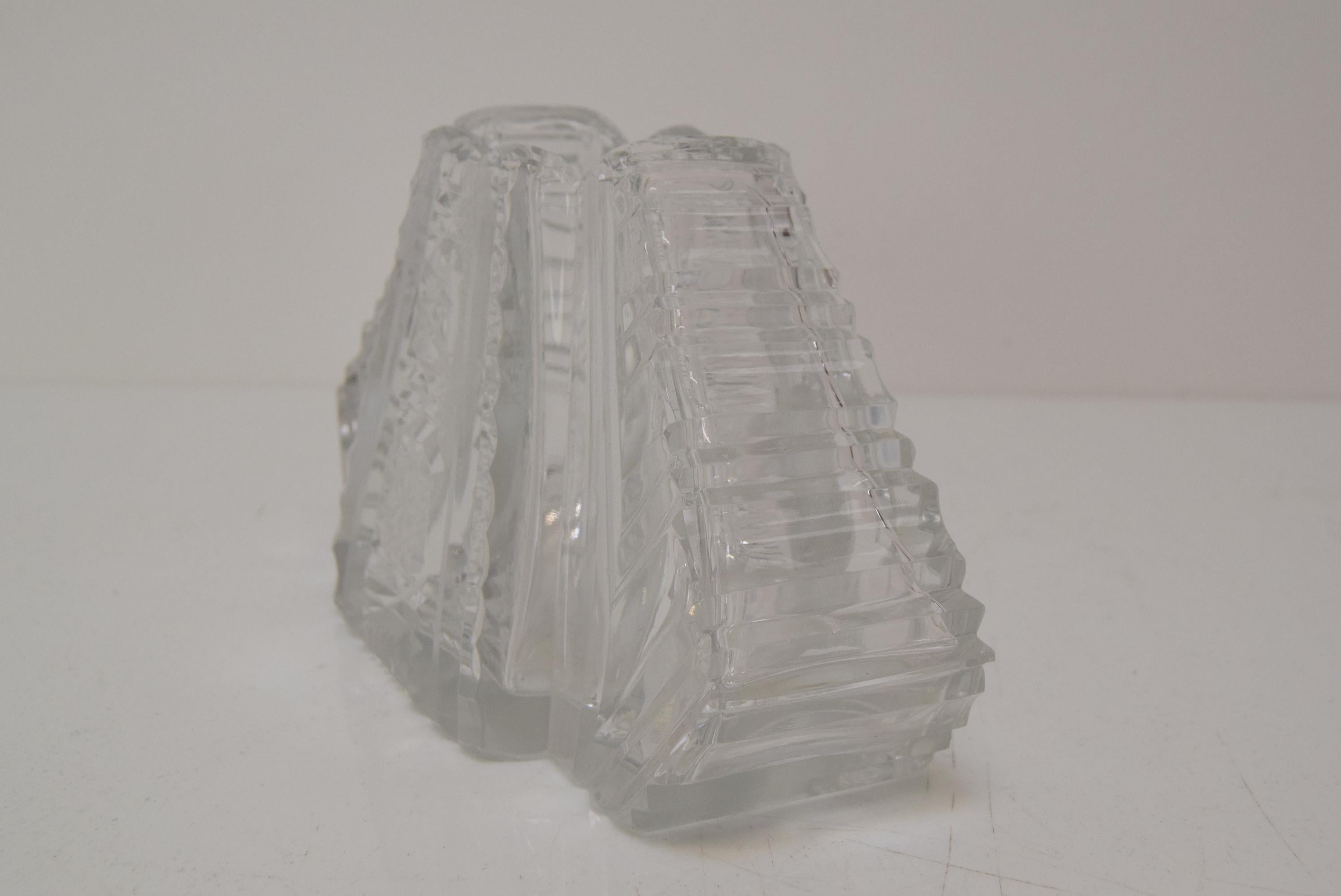 Jarrón vintage de cristal tallado, cristalería Novy Bor Glassworks, años 50. Cristal en venta