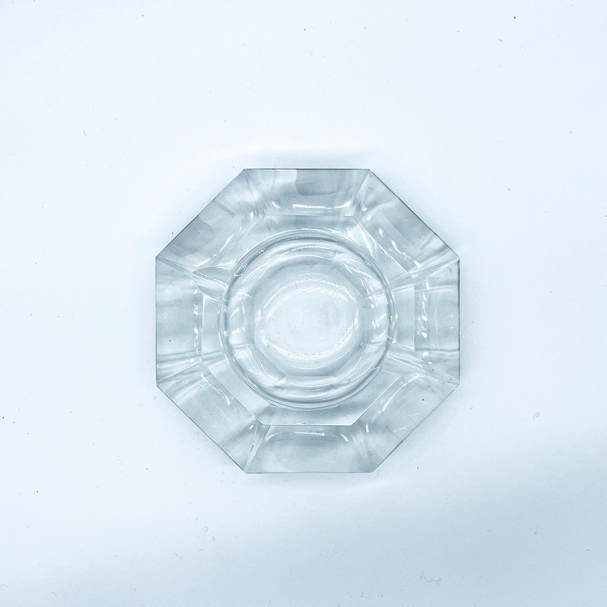 Vintage Cut Glass Ashtray, Diamond Shape, Clear Crystal, Mid Century Modern In Good Condition For Sale In Milano, IT