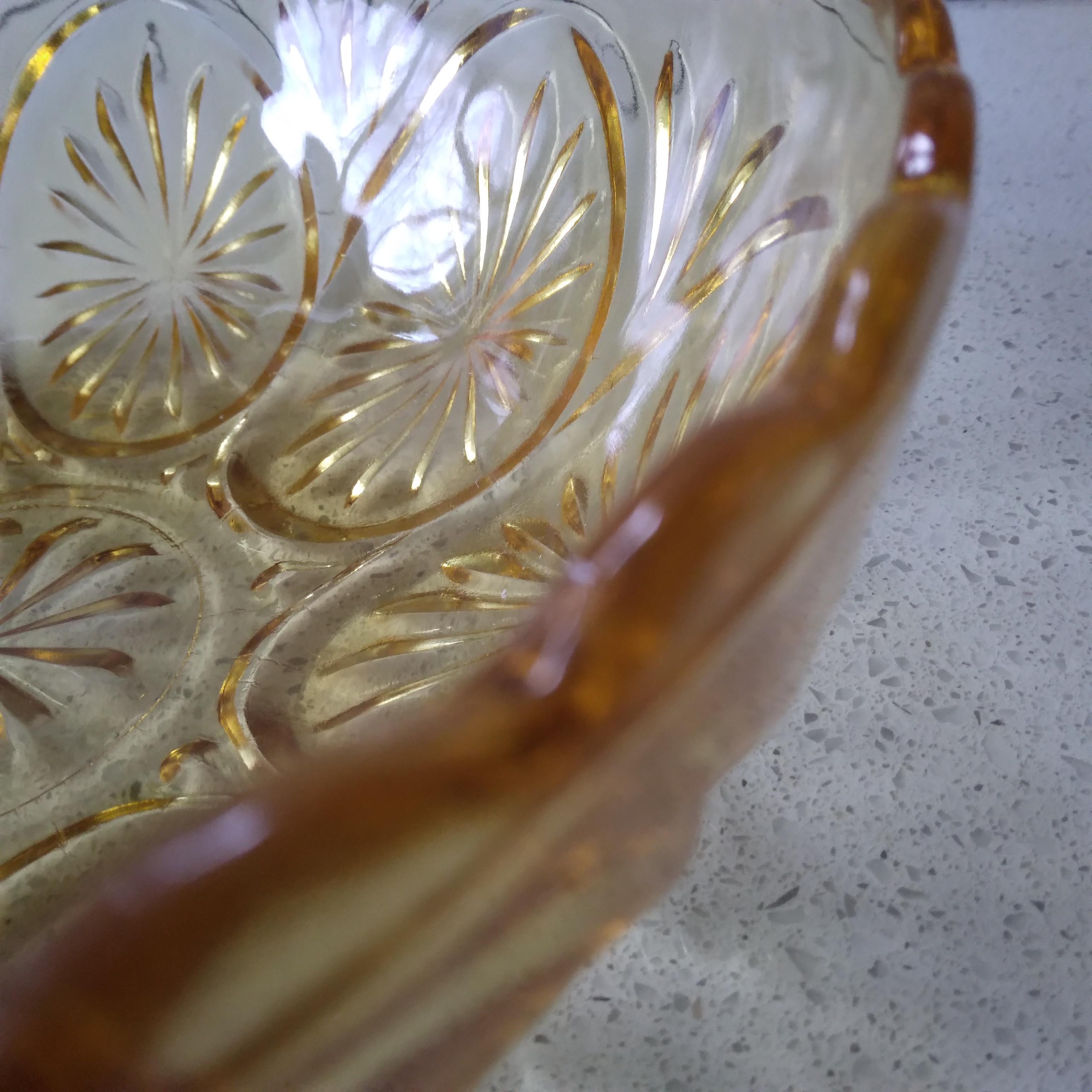 Américain Bol vintage en verre taillé de couleur ambre avec motif en étoile en vente
