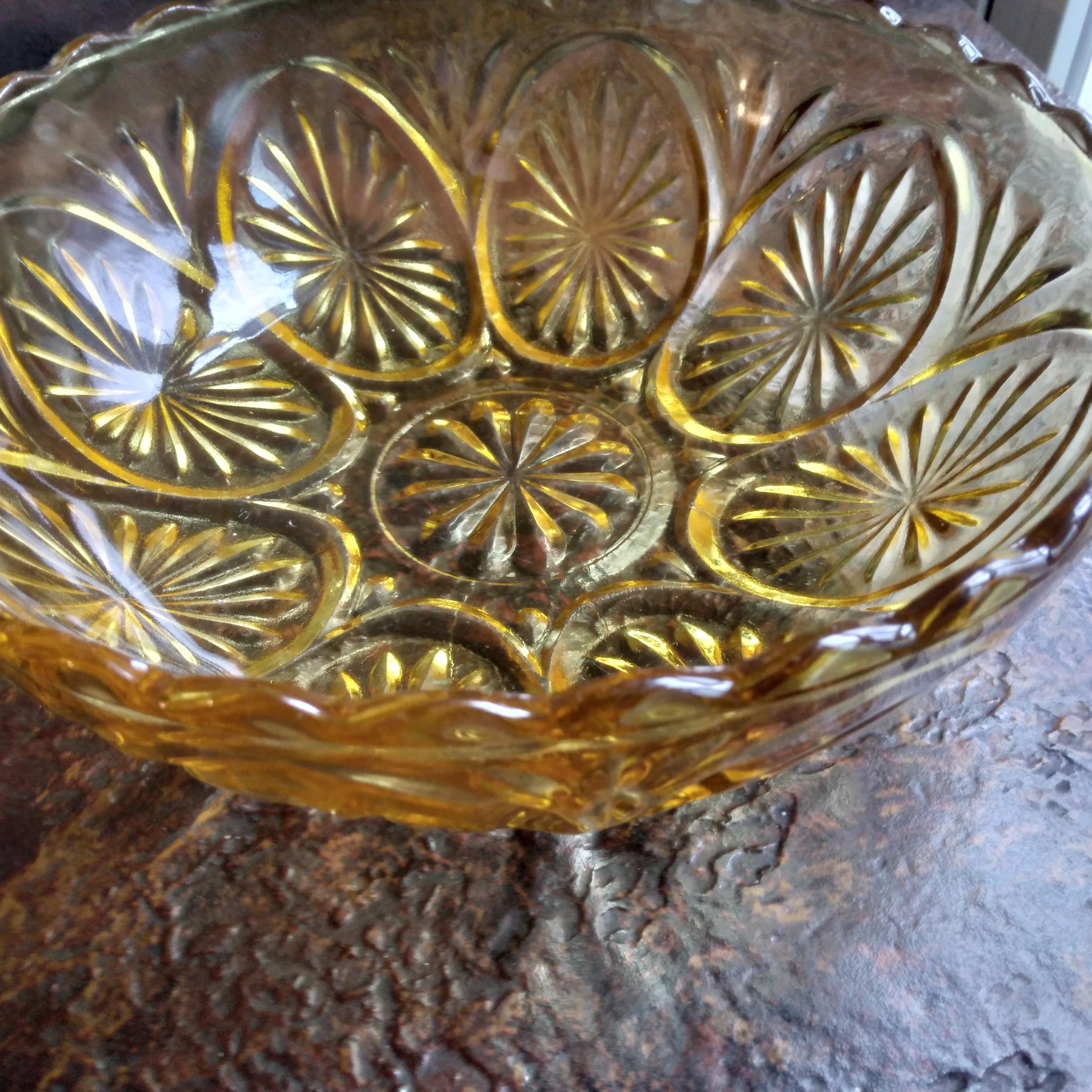 American Vintage Cut Glass Bowl in Amber featuring Starburst Pattern For Sale