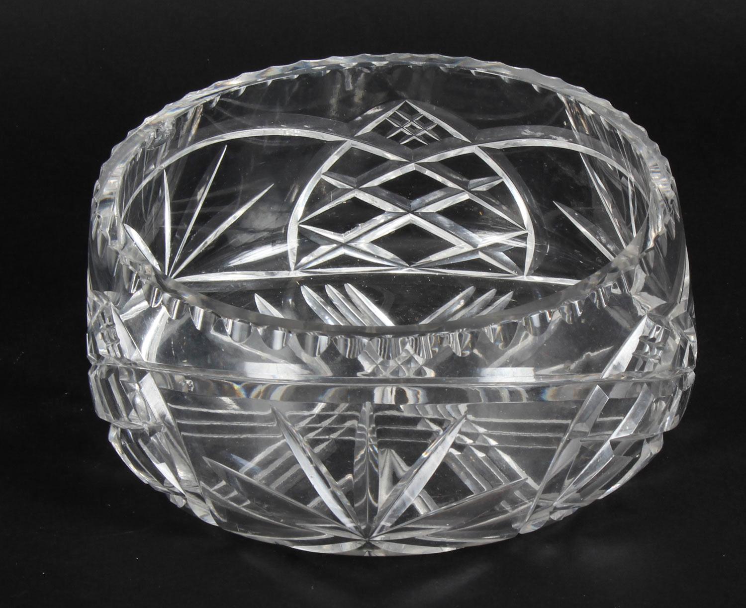 Vintage Cut Glass Crystal Bowl 20th Century In Good Condition For Sale In London, GB