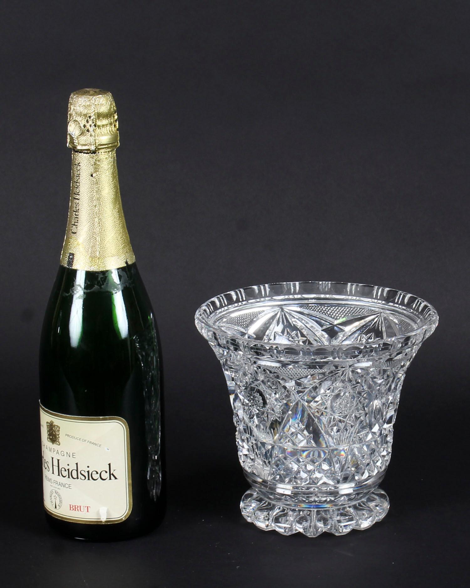 Jarrón vintage de cristal tallado, mediados del siglo XX en venta 9