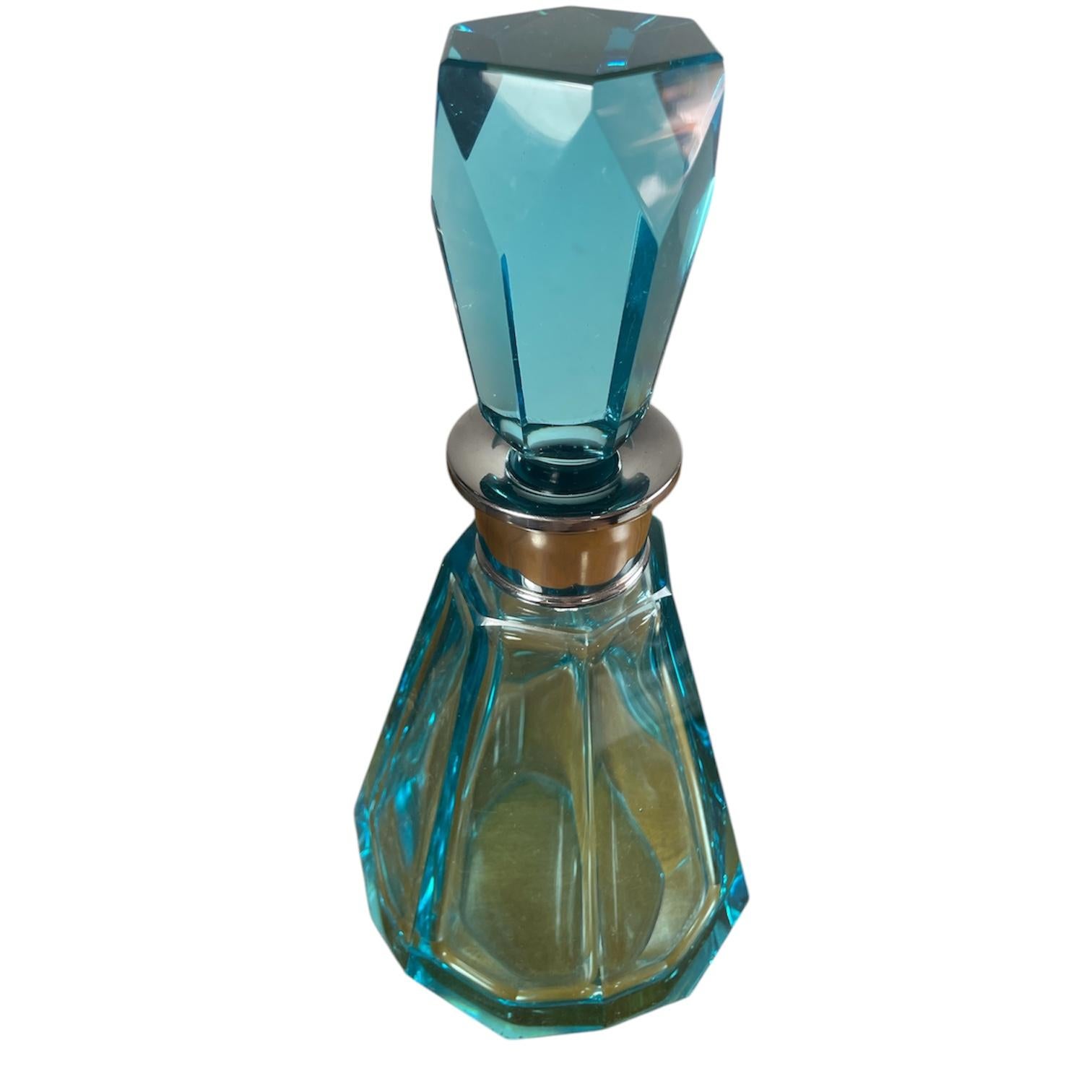 20ième siècle Vintage Cut Glass Decanter Art Deco en vente