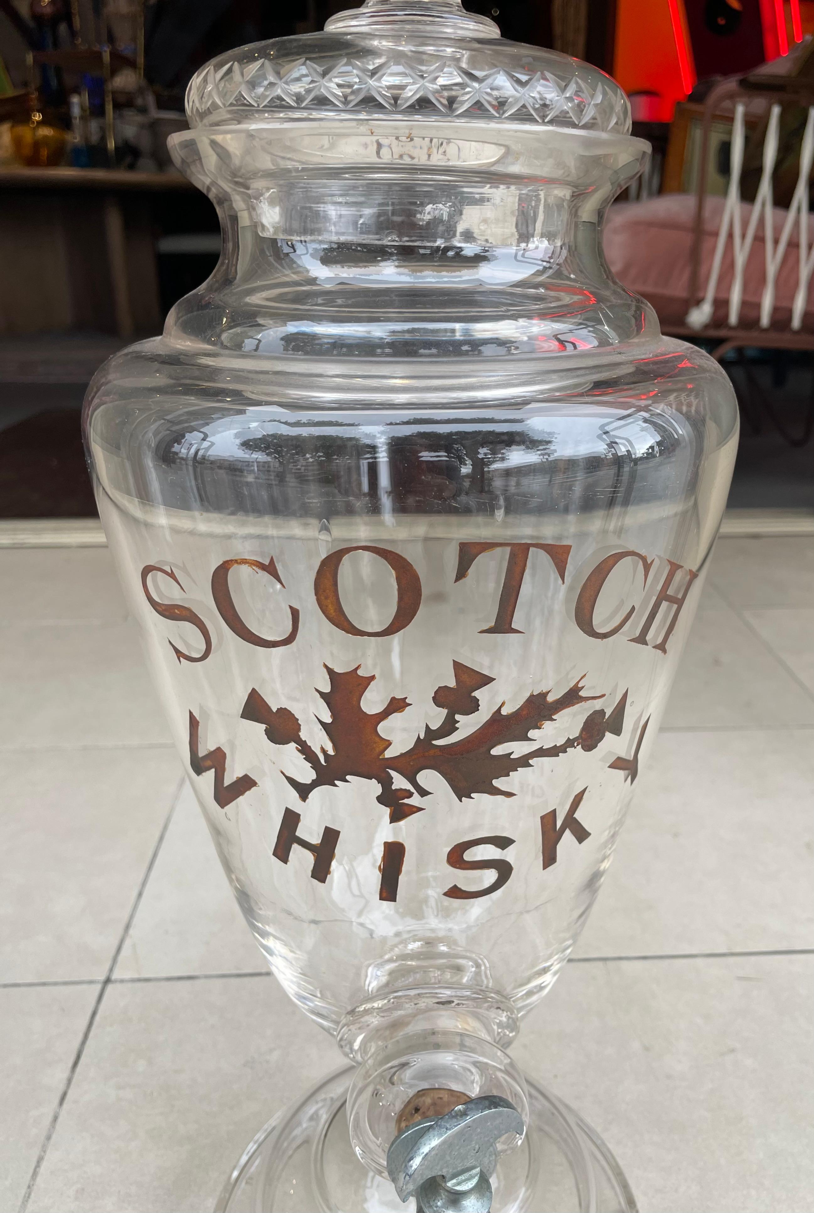 Américain Carafe à whisky écossaise vintage en verre taillé en vente