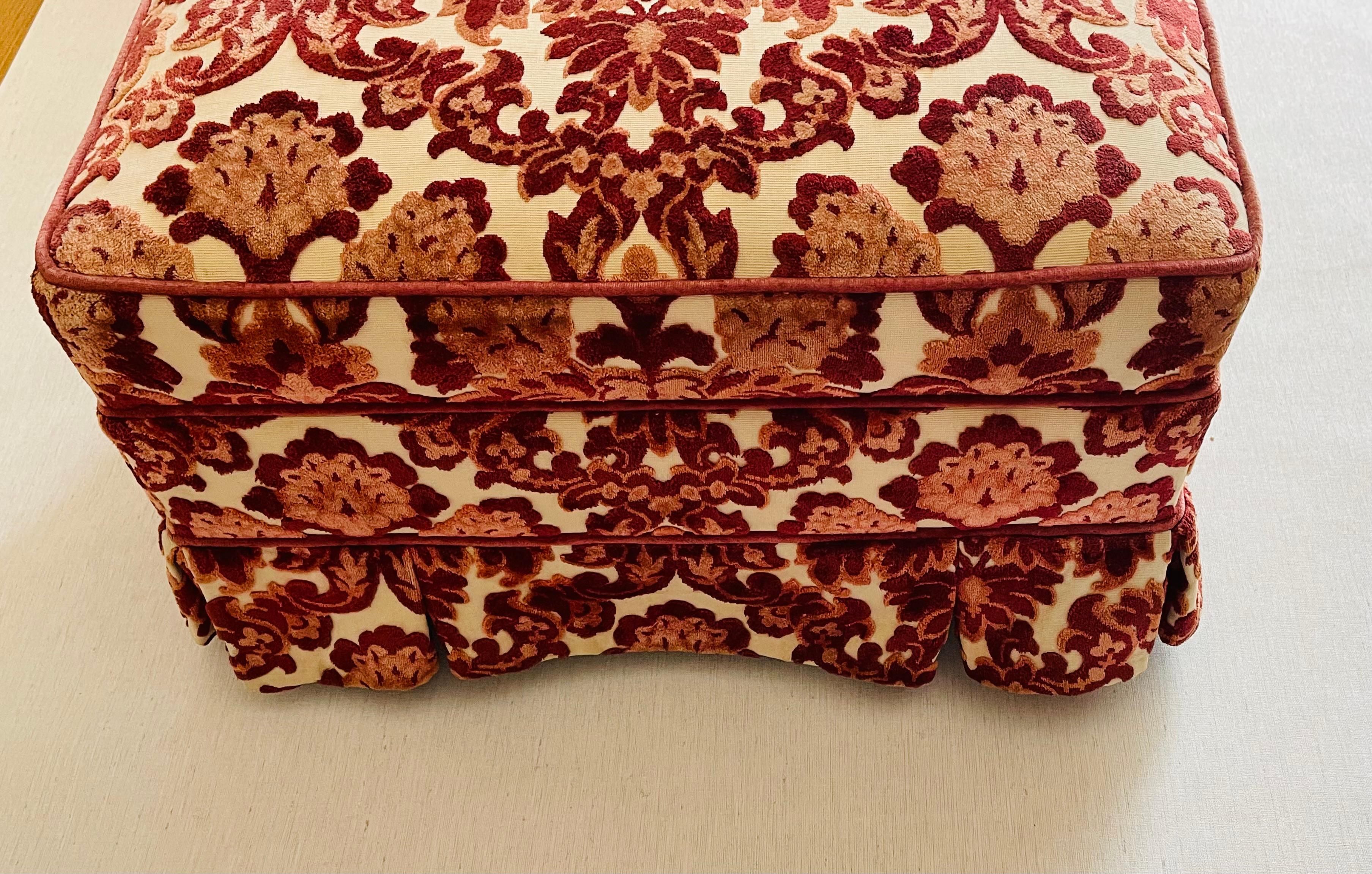 Vintage Cut Samt Clubsessel mit Ottomane Burgund im Angebot 4