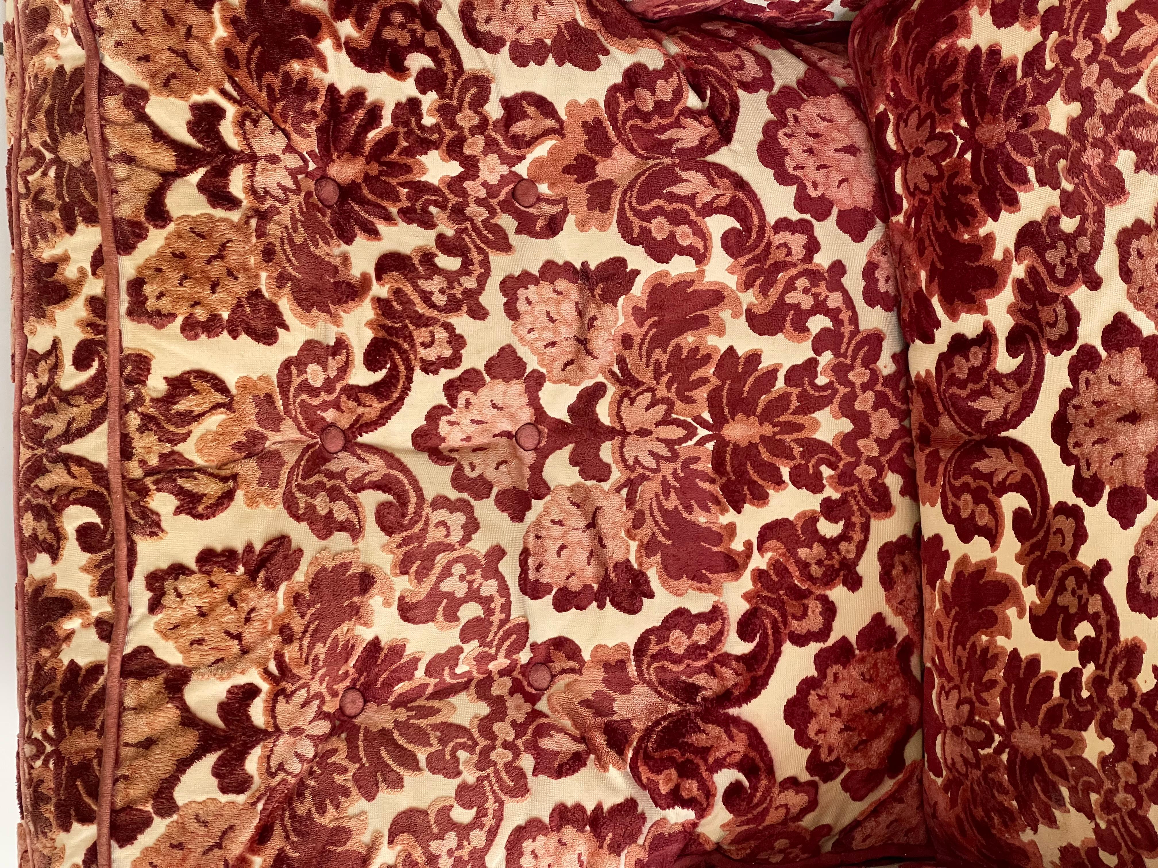 Vintage Cut Samt Clubsessel mit Ottomane Burgund (Mitte des 20. Jahrhunderts) im Angebot