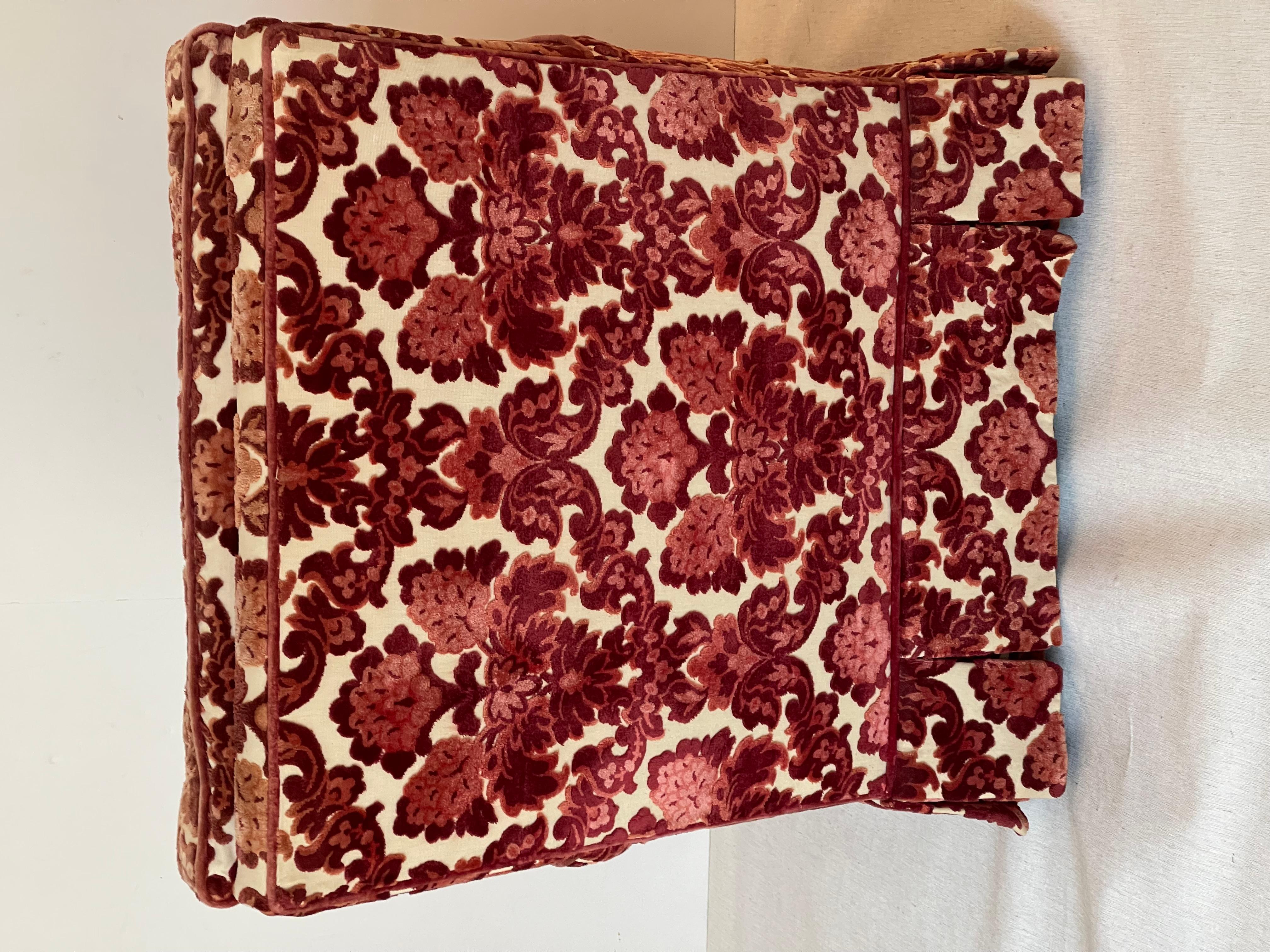 Vintage Cut Samt Clubsessel mit Ottomane Burgund im Angebot 2