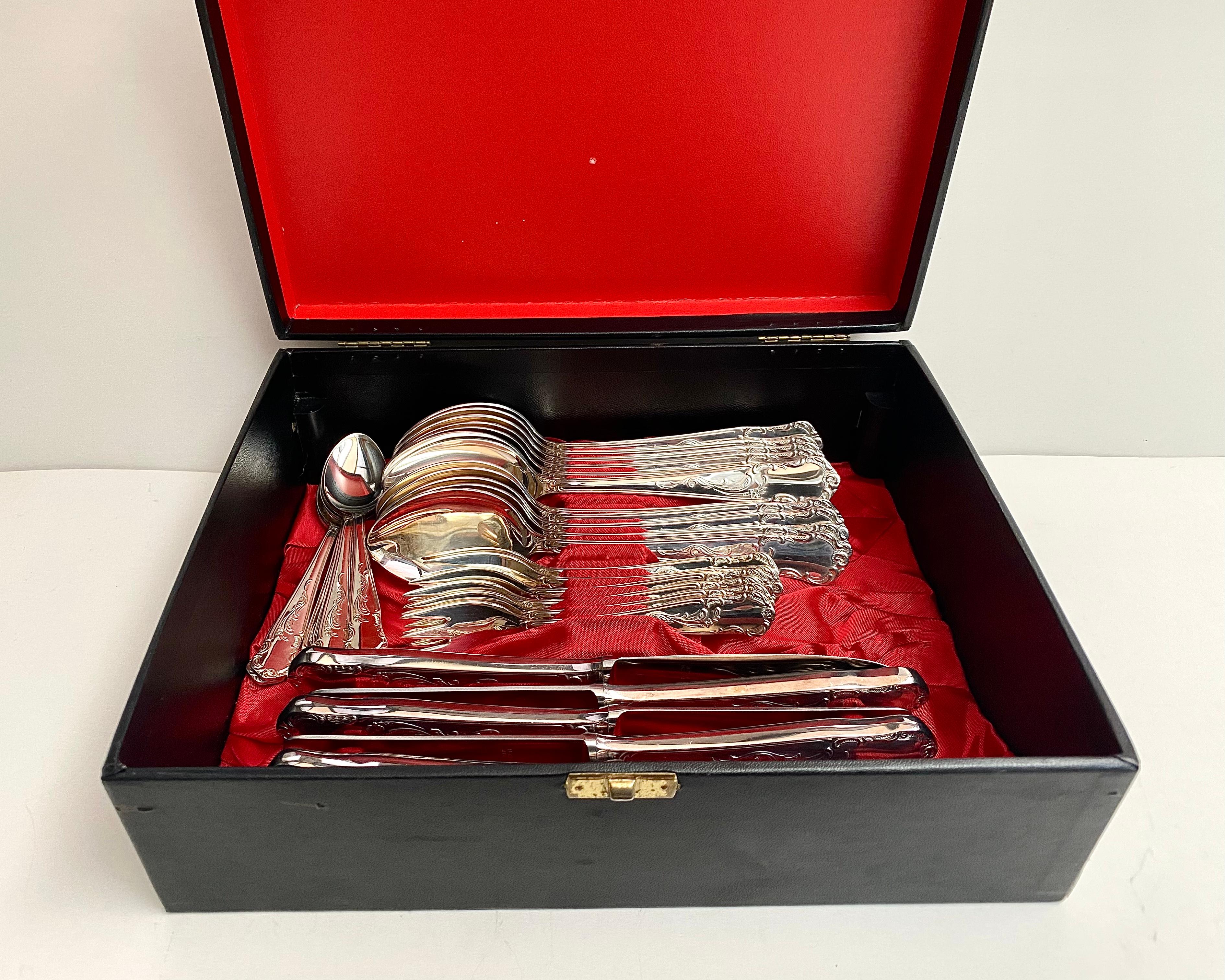 Vintage Cutlery Set Solingen In Original Case Set 60 Germany 1950s In Excellent Condition For Sale In Bastogne, BE