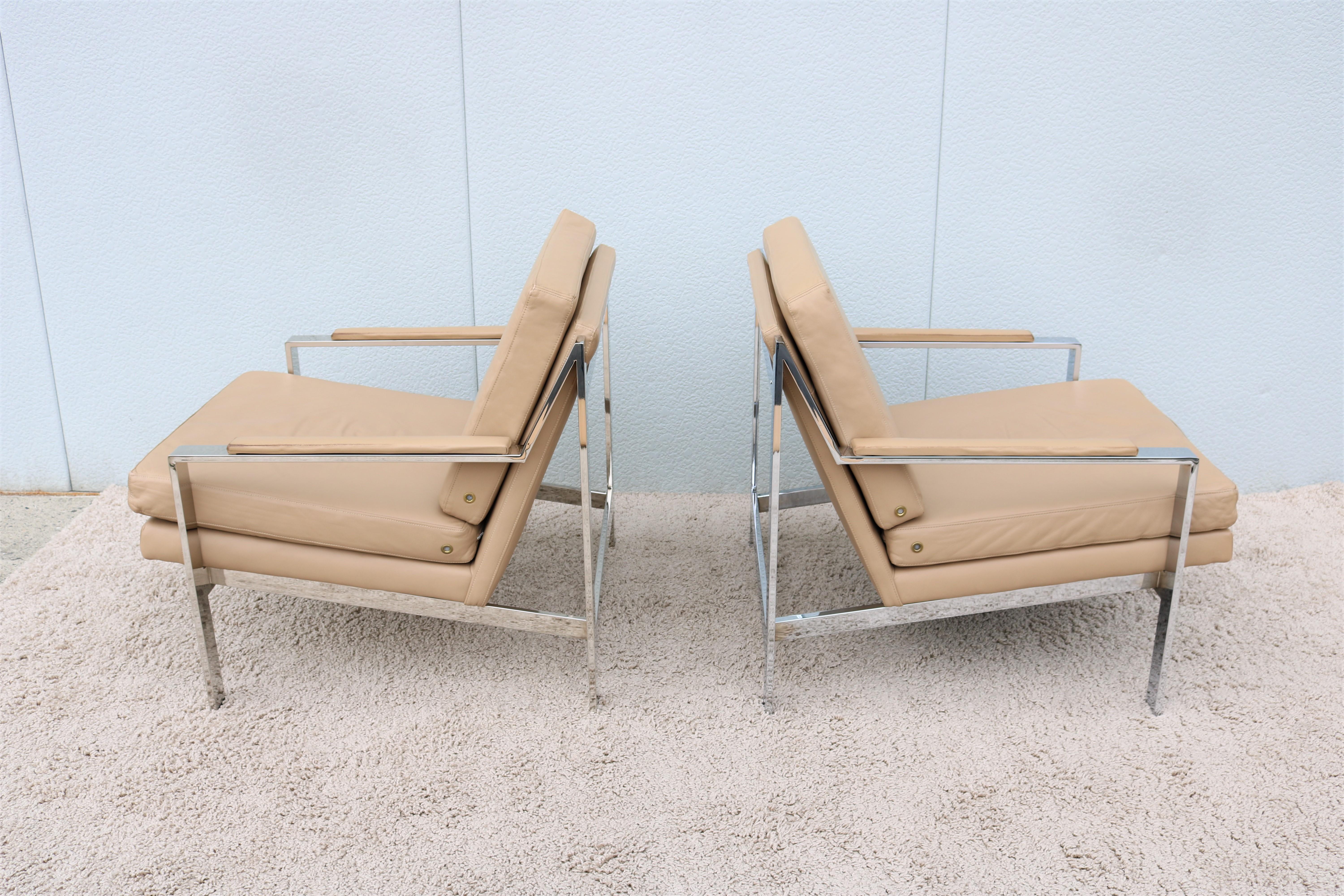 Paire de fauteuils de salon vintage Cy Mann en cuir et chrome de style Milo Baughman en vente 1