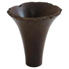 Handgedrehter Topf „ Trumpet“ in zylindrischer Form aus Grasbaumholz in zylindrischer Form