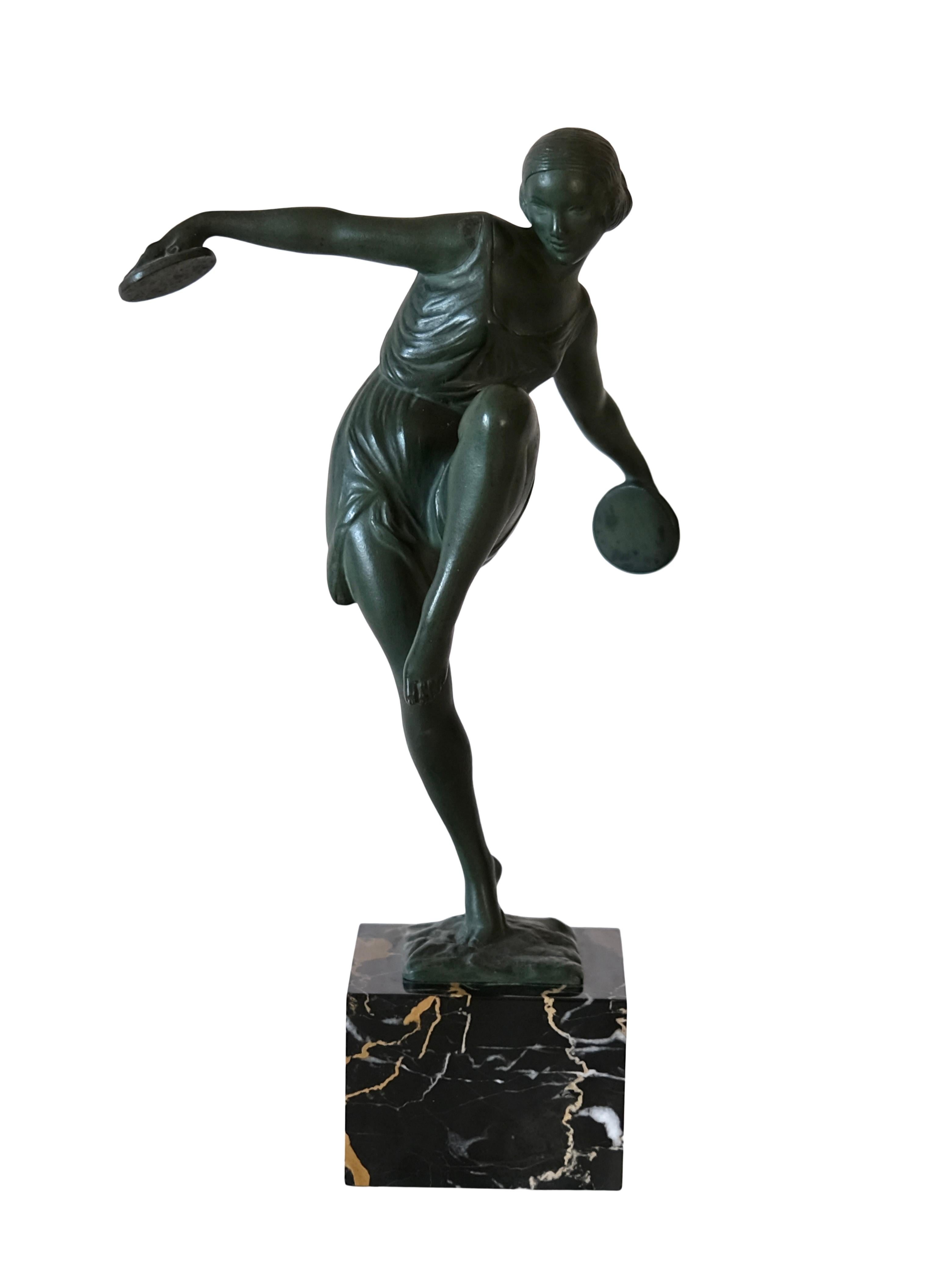 DANSEUSE AUX CYMBALES 
Sculpture d'une danseuse avec des cymbales

Conçu et créé par 
