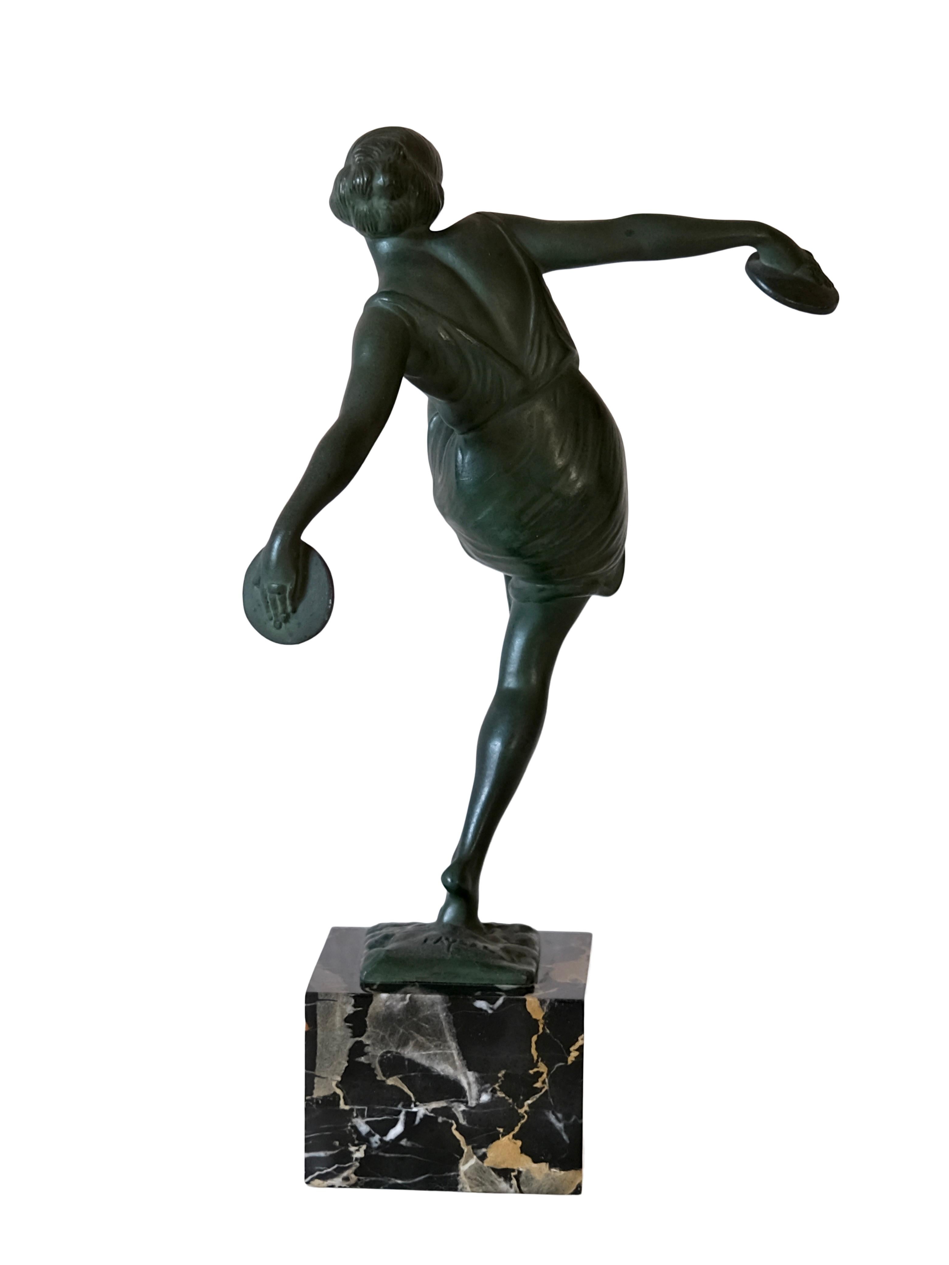 Français Sculpture Art Déco française ancienne d'une danseuse cymbale, par Fayral pour Max Le Verrier