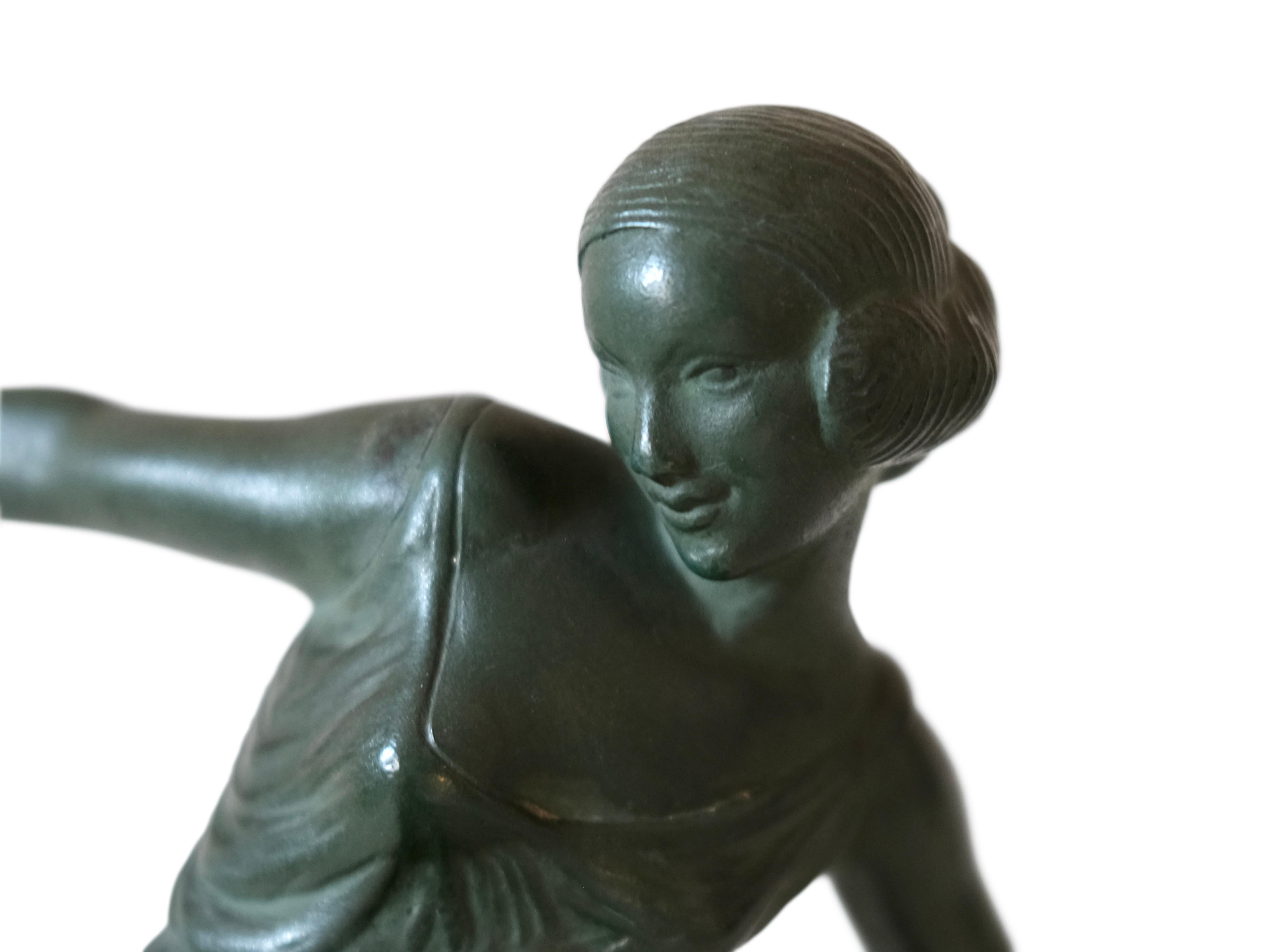 Sculpture Art Déco française ancienne d'une danseuse cymbale, par Fayral pour Max Le Verrier Bon état à Ulm, DE