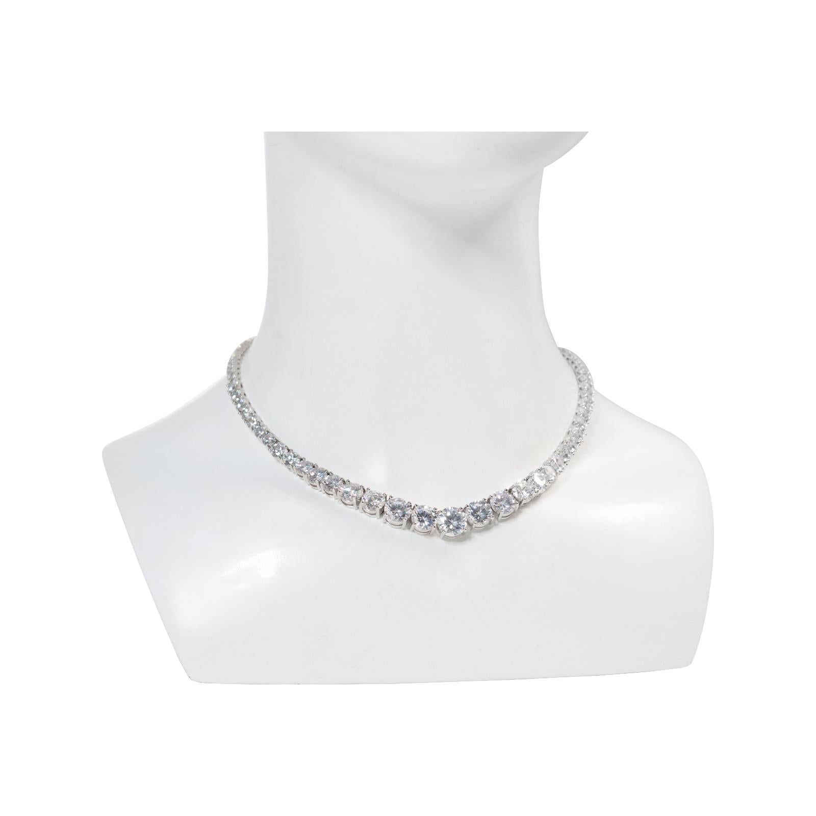 Femenino o masculino Collar Vintage CZ Forma Redonda Circa 1990s en venta