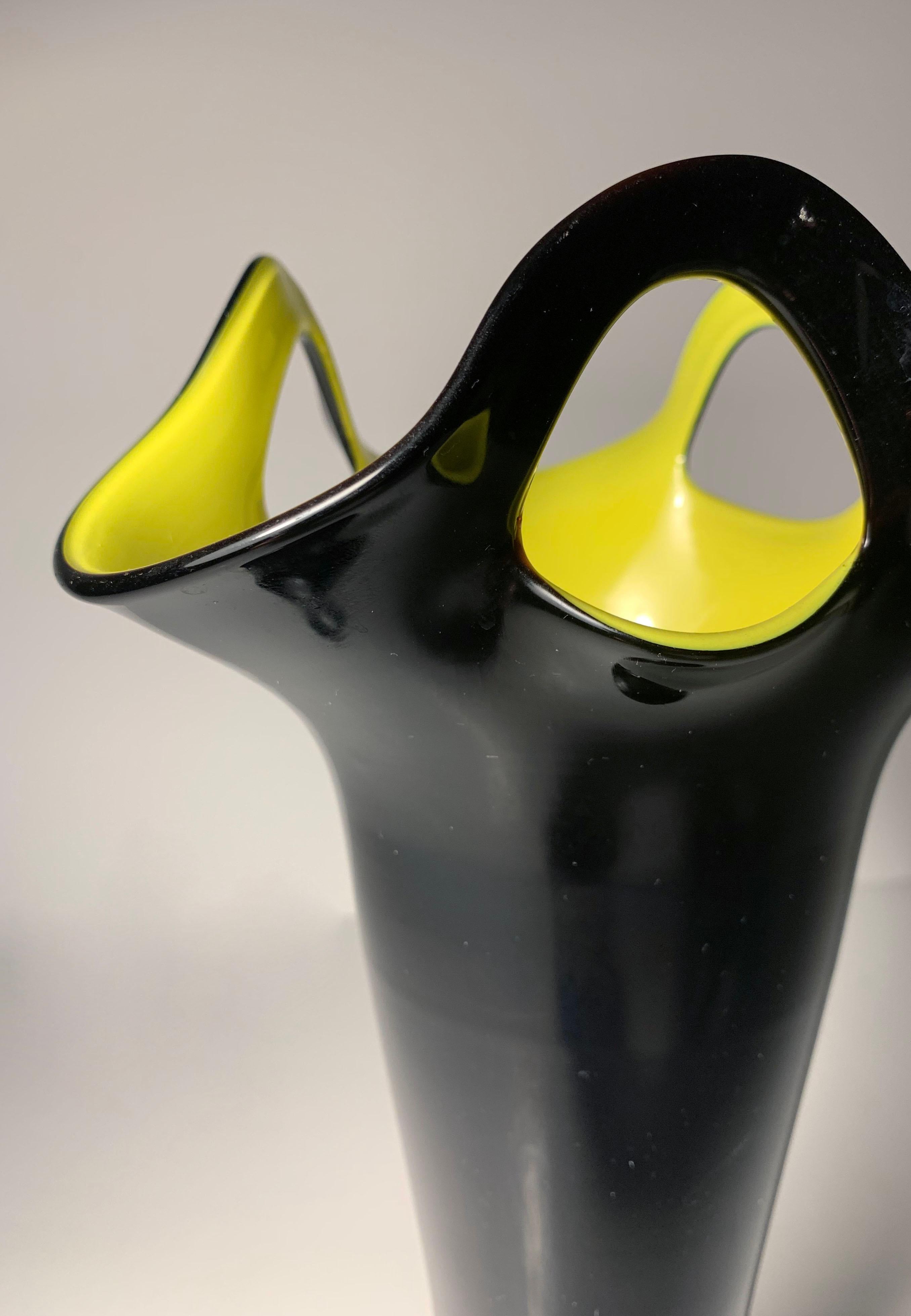 20ième siècle Vintage Czech Art Deco Tango Art Glass in Black & Yellow en vente