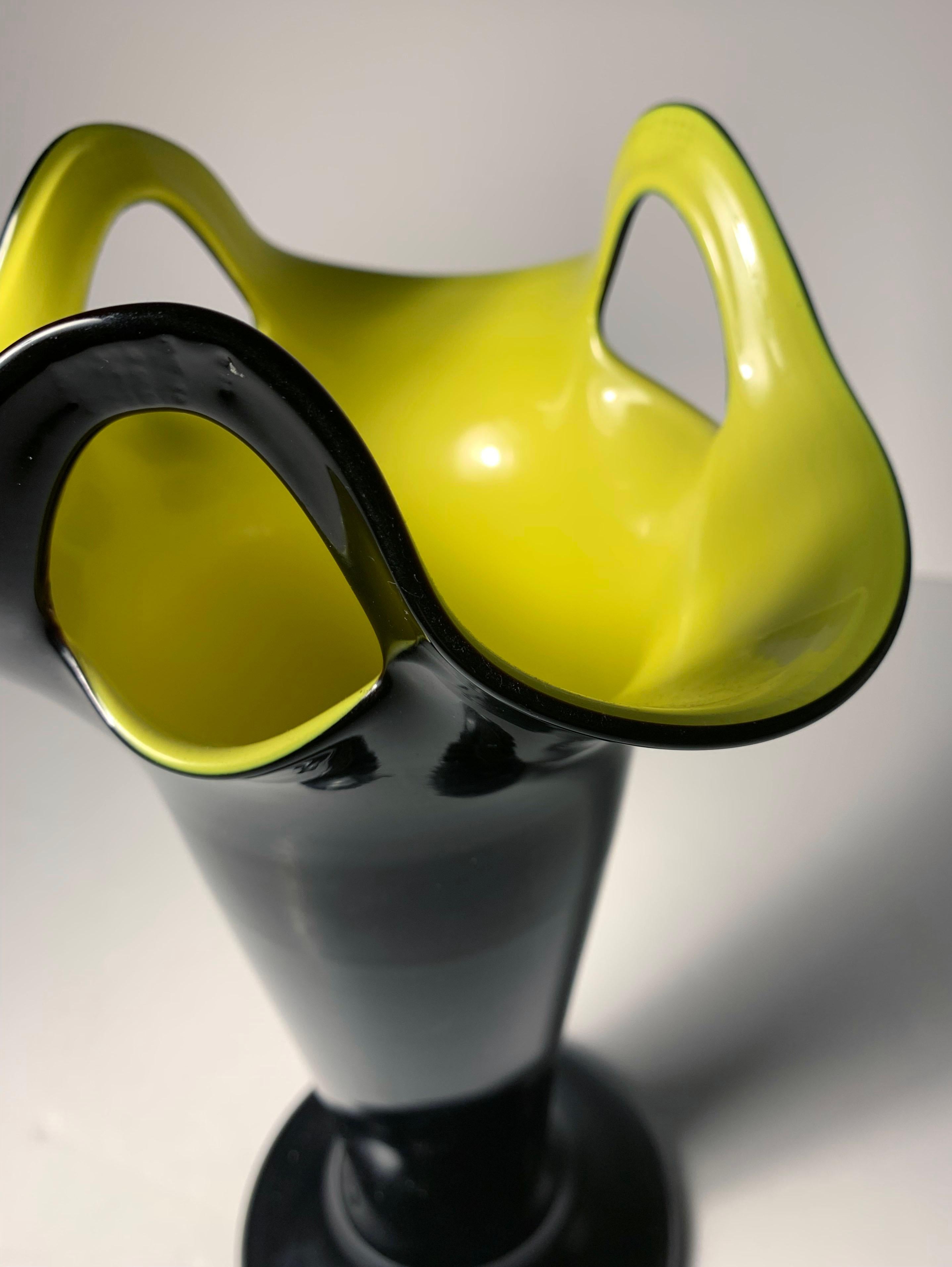 Verre d'art Vintage Czech Art Deco Tango Art Glass in Black & Yellow en vente