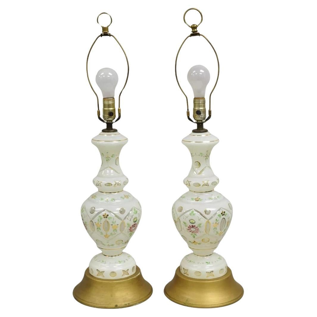Lampade da tavolo ceche vintage in vetro incamiciato bianco e verde - una coppia