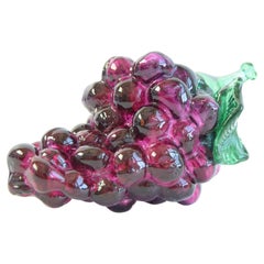 Scultura vintage a grappolo d'uva in vetro ceco, soffiata a mano, anni '70