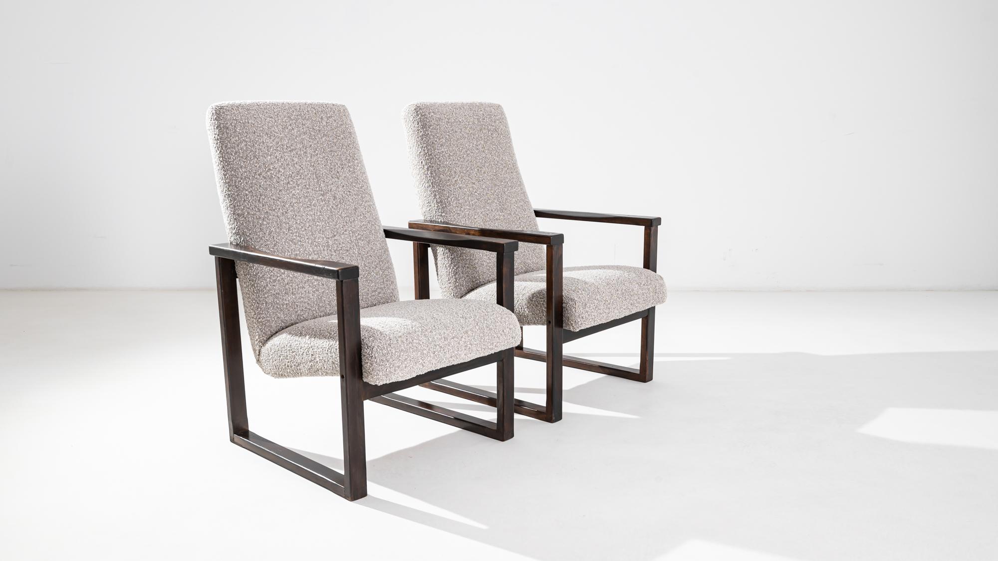 Paire de fauteuils en bouclier gris tchèques d'époque en vente 3
