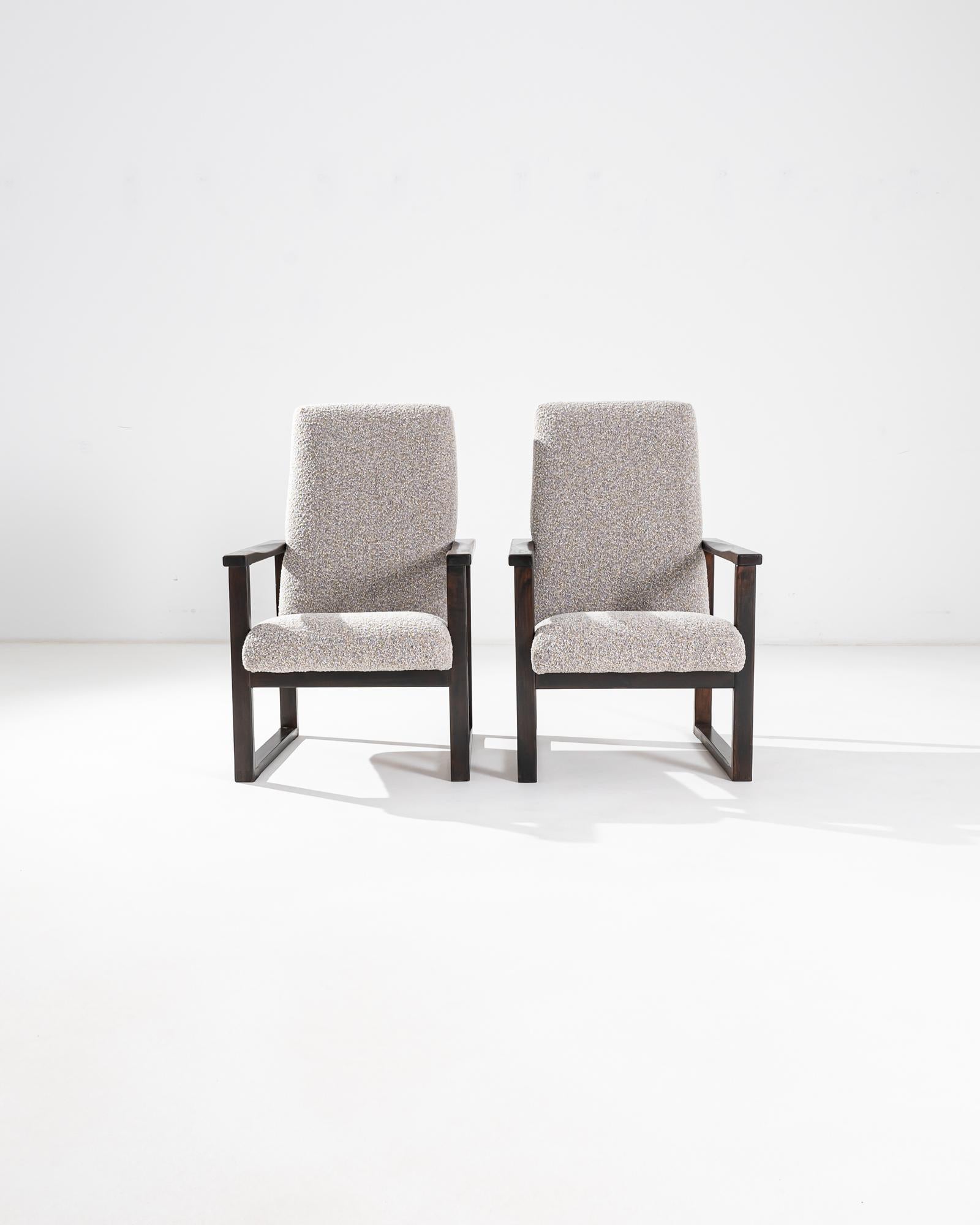 Tchèque Paire de fauteuils en bouclier gris tchèques d'époque en vente