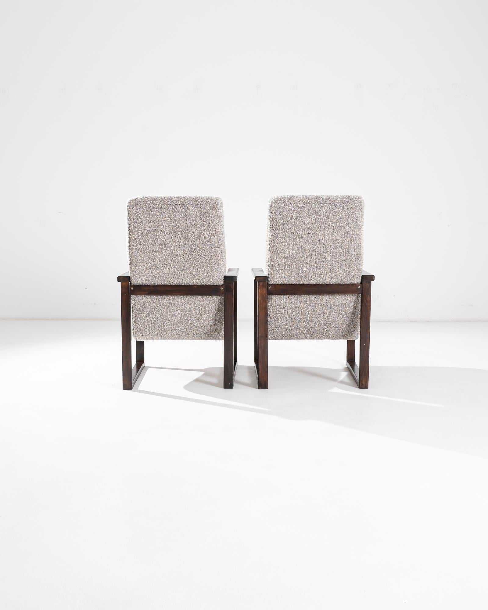 Bouclé Paire de fauteuils en bouclier gris tchèques d'époque en vente