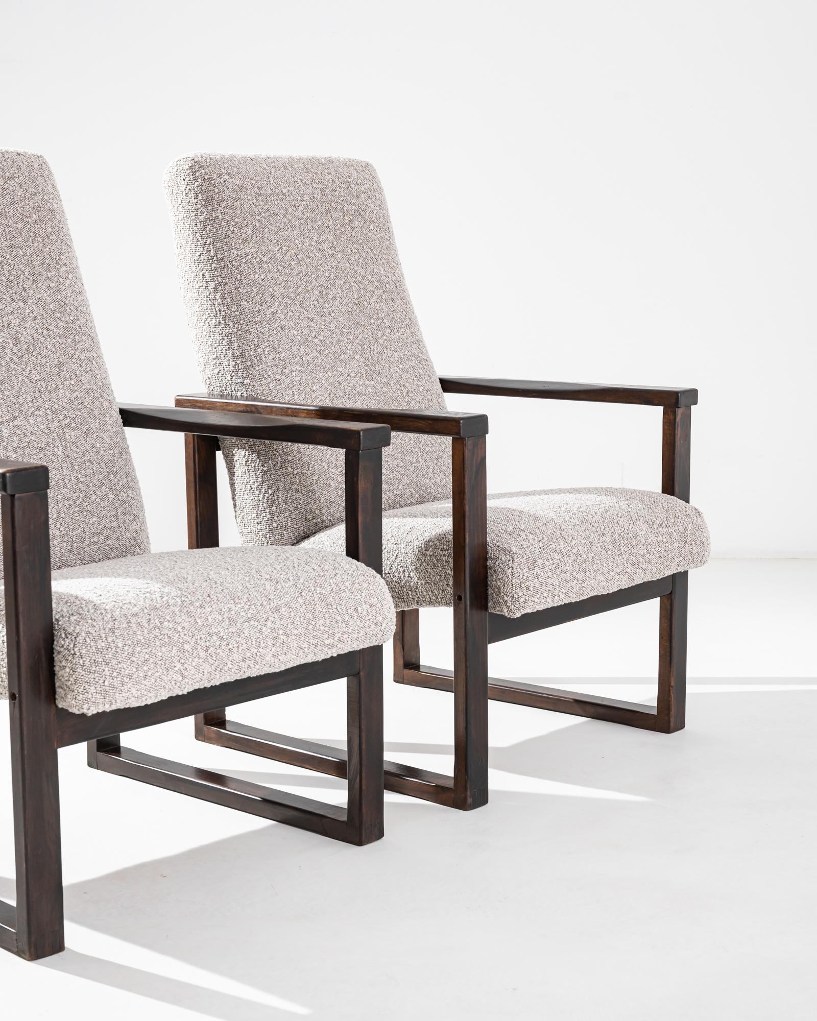 Paire de fauteuils en bouclier gris tchèques d'époque en vente 2