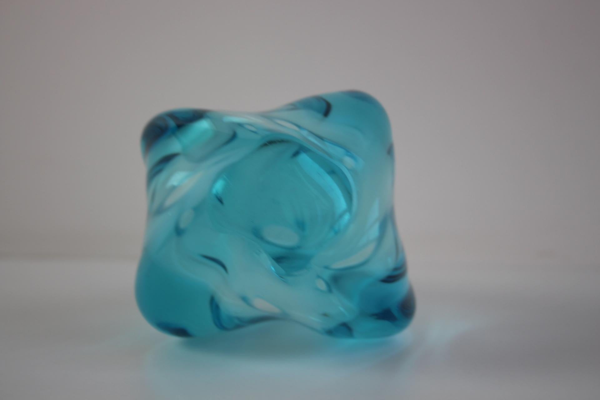 Vaso ceco d'epoca in vetro artistico blu soffiato a mano, di Miloslav Klinger - Anni '60 in vendita 3