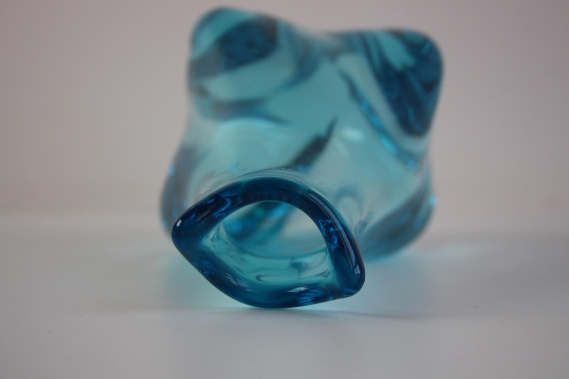Vaso ceco d'epoca in vetro artistico blu soffiato a mano, di Miloslav Klinger - Anni '60 in vendita 2