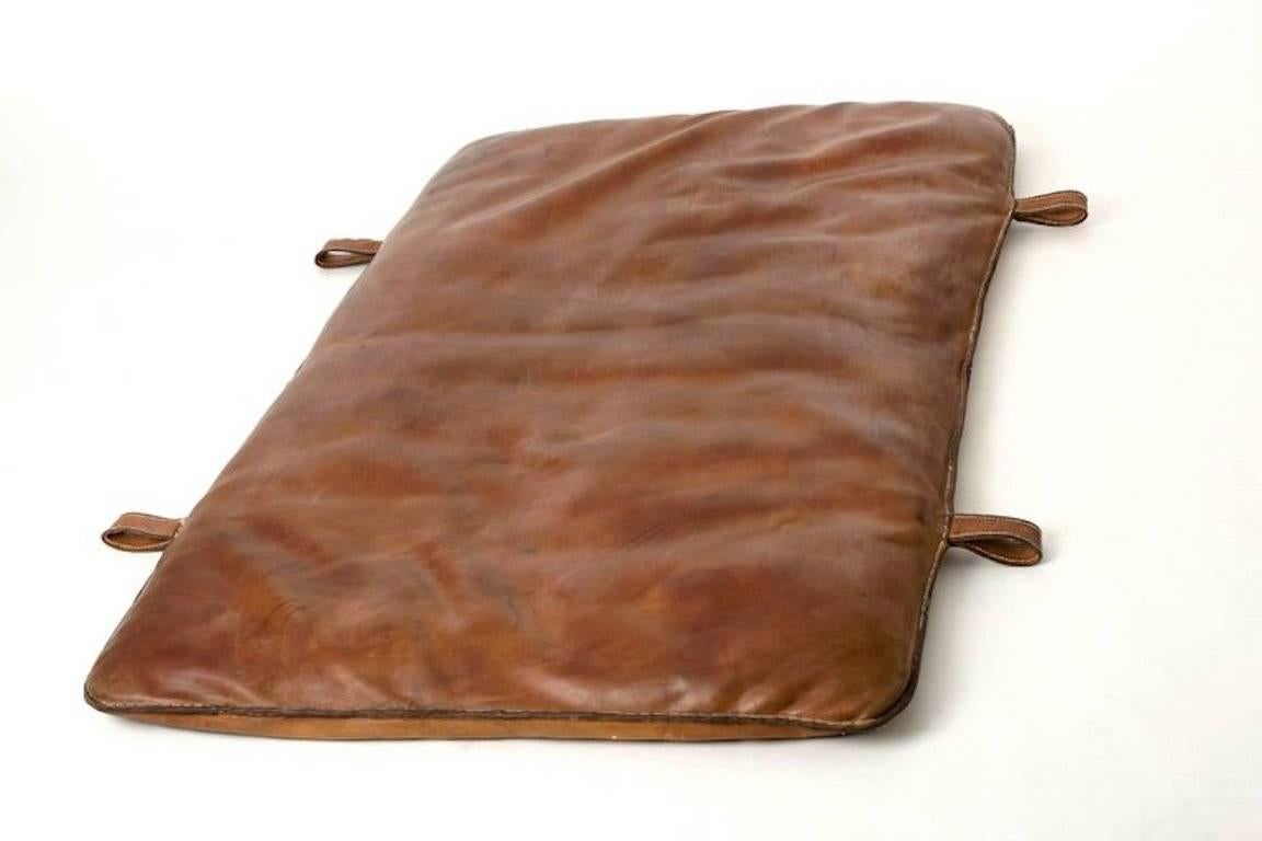 This 1930s gym mat originates from former Czechoslovakia. It is made from thick leather and features a vintage patina. Surface has been polished, all sides have been re-sewn.