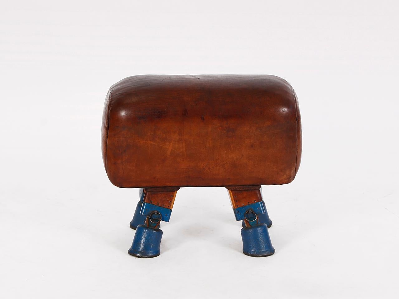 Tschechische Gymnastik-Hockerbank aus Leder, Vintage, Pommelpferd, Top, 1930er Jahre im Zustand „Gut“ im Angebot in Wien, AT