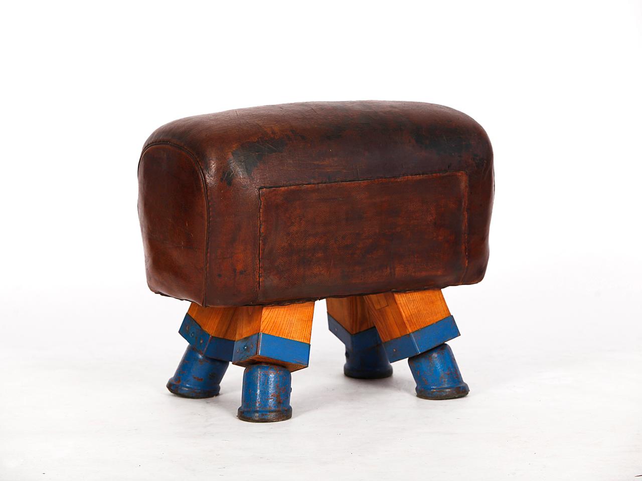 This Czech gym stool or turn bock was produced in the 1930s. It has been shortened to a height of 50 cm. The iron feet are preserved. The thick cowhide has been cleaned and preserved and has a very nice patina. All of our vintage gym equipment has