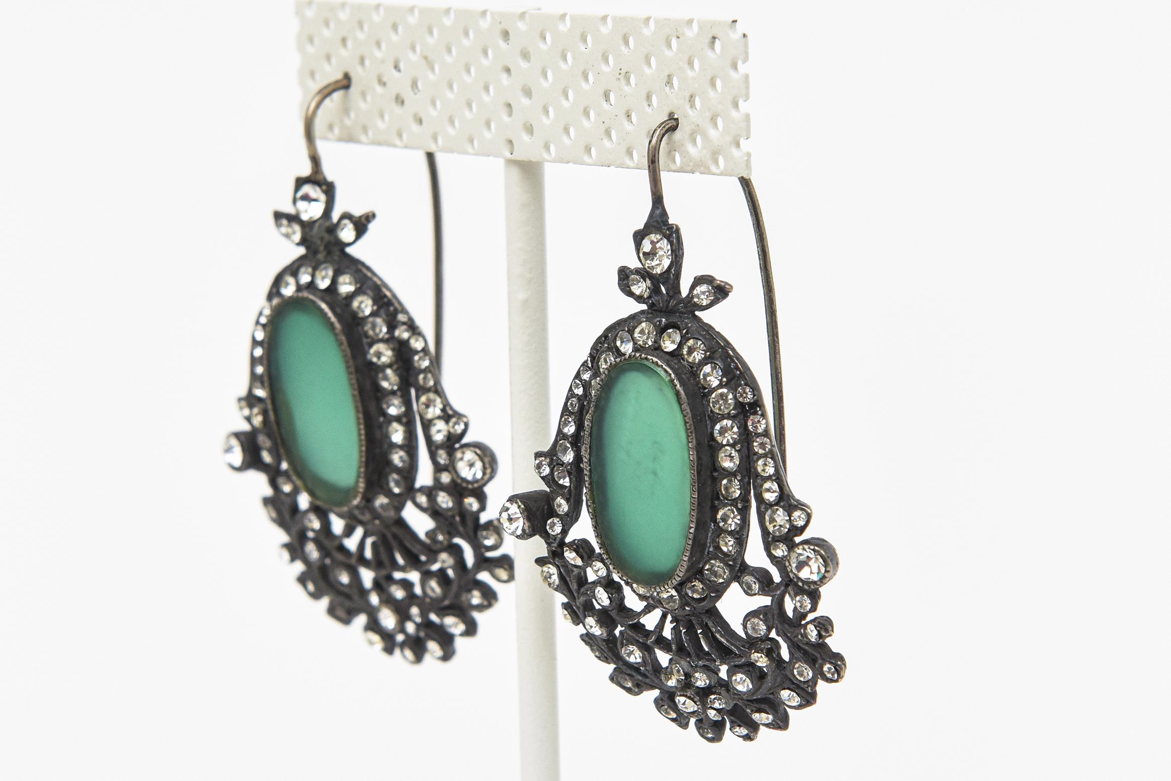 Vintage Czech Rhinestone, Rhodium, Silver, Green Glass Dangle Pierced Earrings For Sale 1