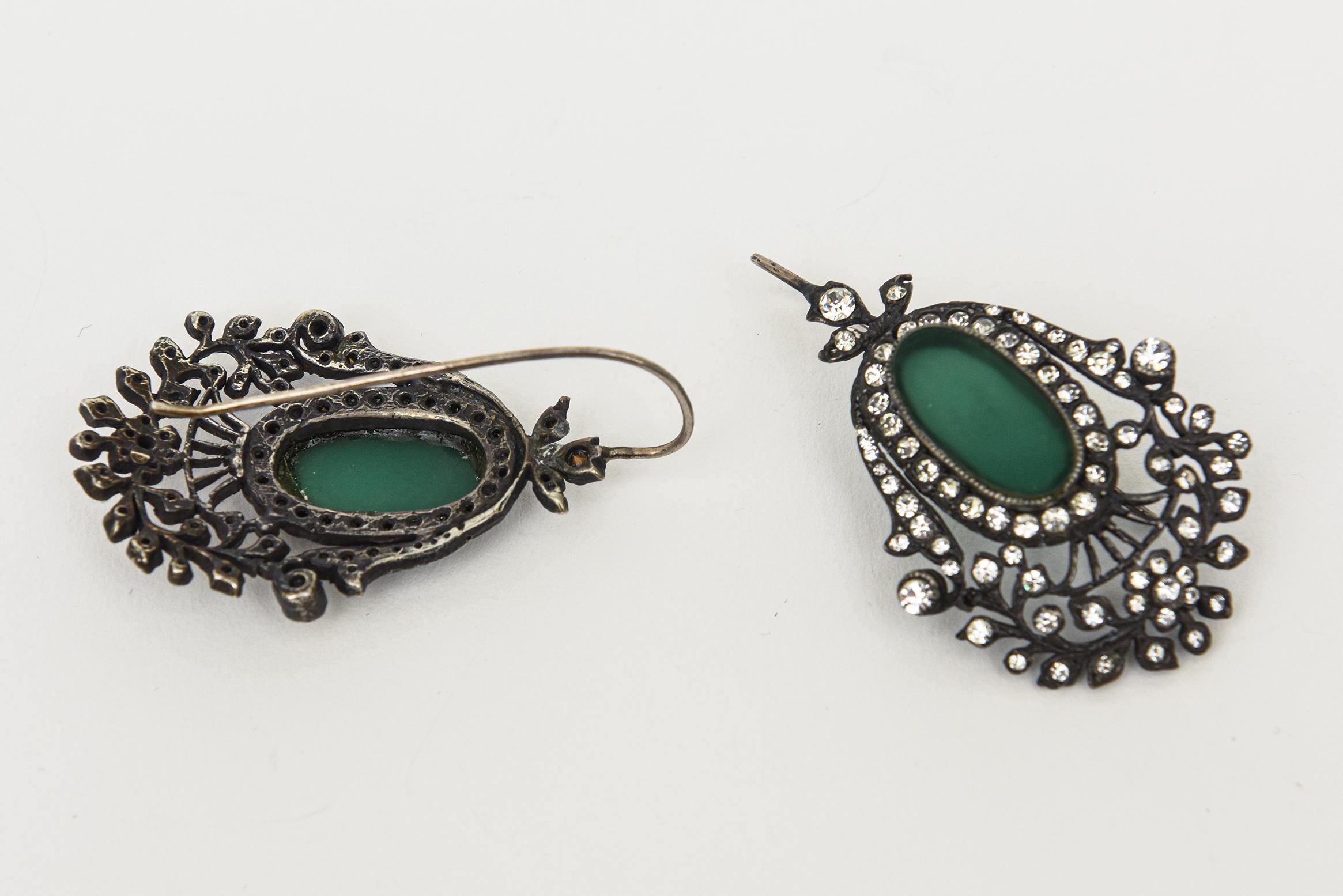 Vintage Czech Rhinestone, Rhodium, Silver, Green Glass Dangle Pierced Earrings For Sale 2