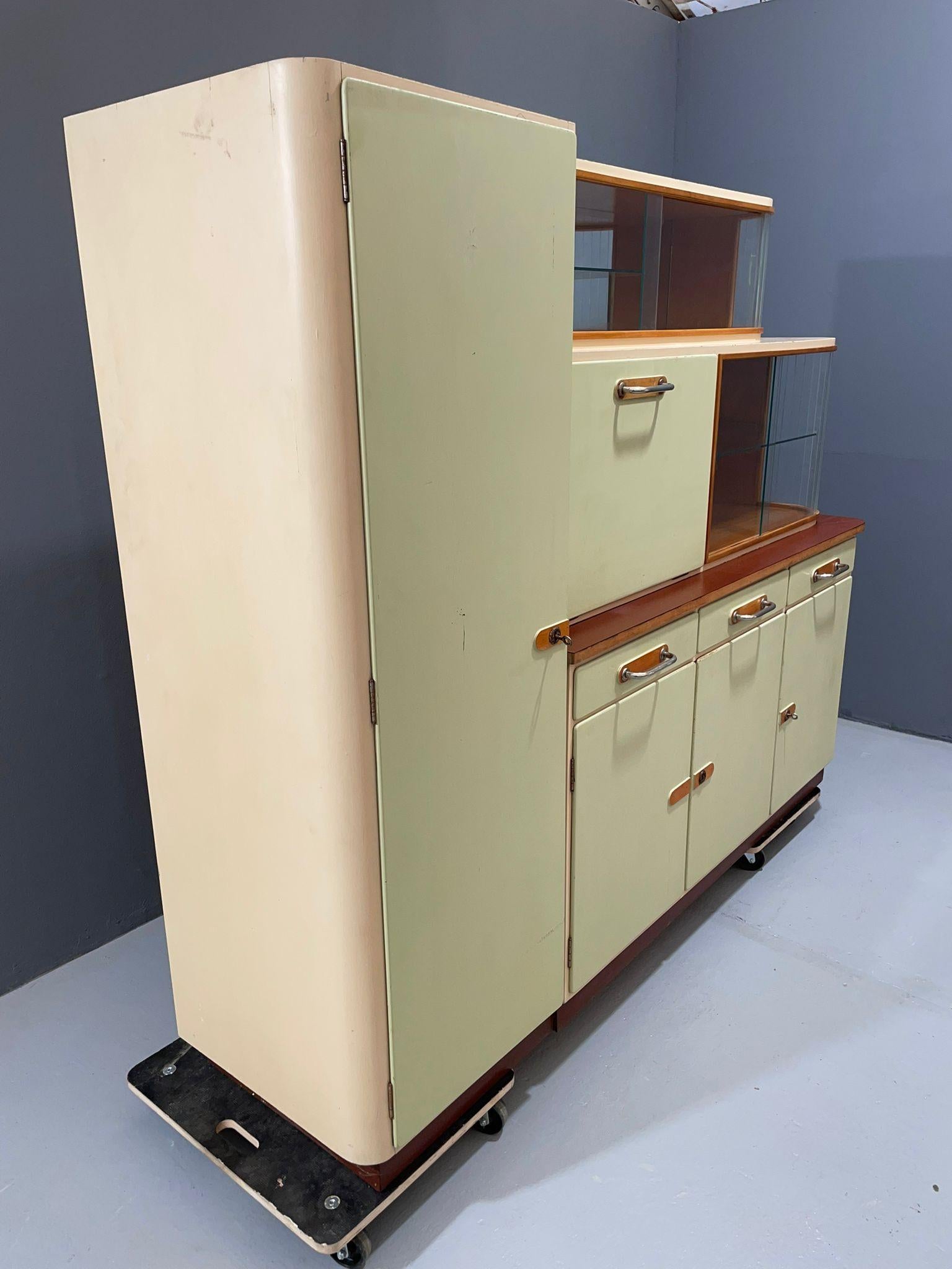 Vintage Czechoslovak Buffet Cabinet by Tatra Nábytok – 1960s Mid-Century For Sale 6
