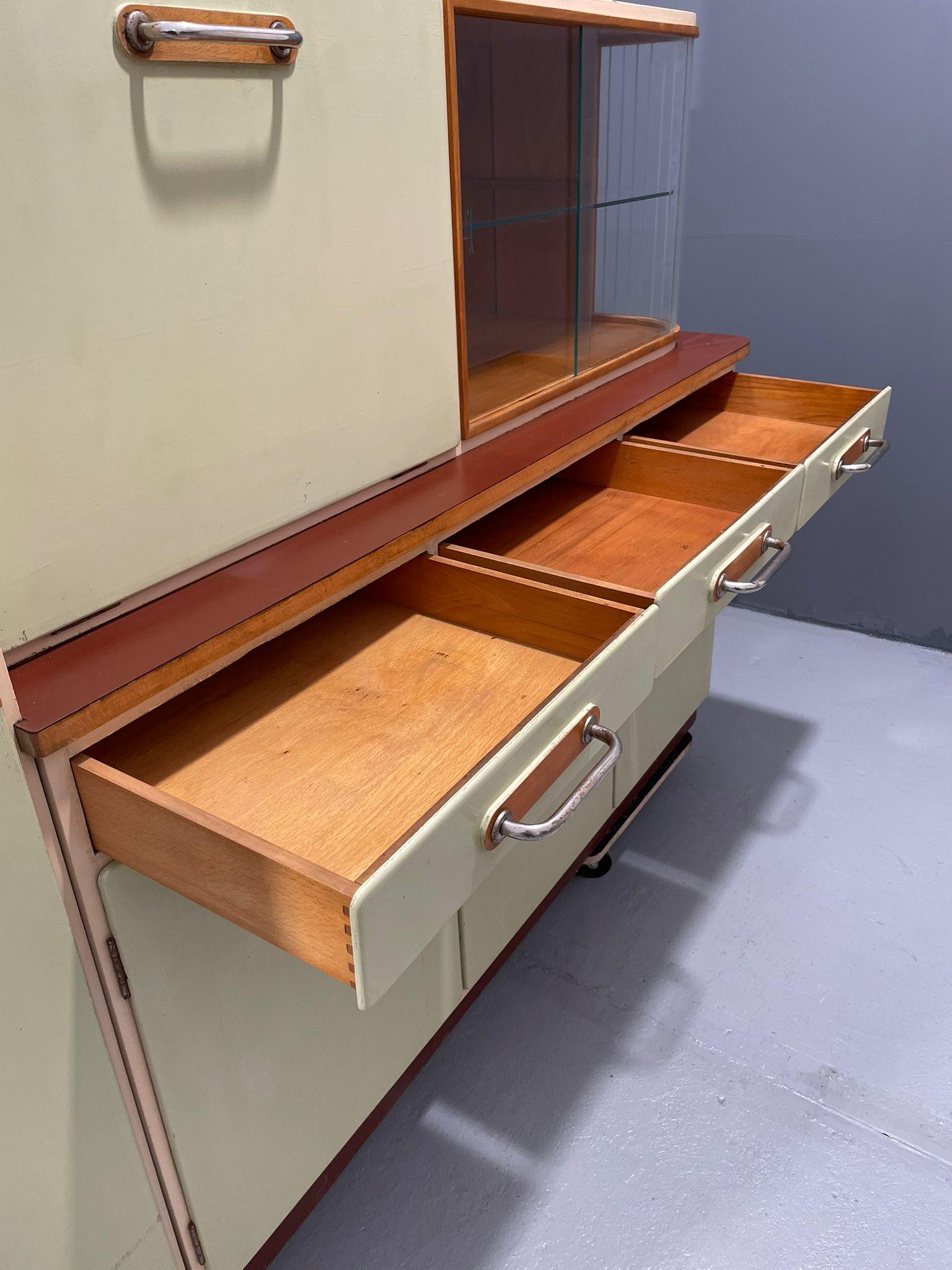 Vintage Czechoslovak Buffet Cabinet by Tatra Nábytok – 1960s Mid-Century In Excellent Condition For Sale In Prague 8, CZ
