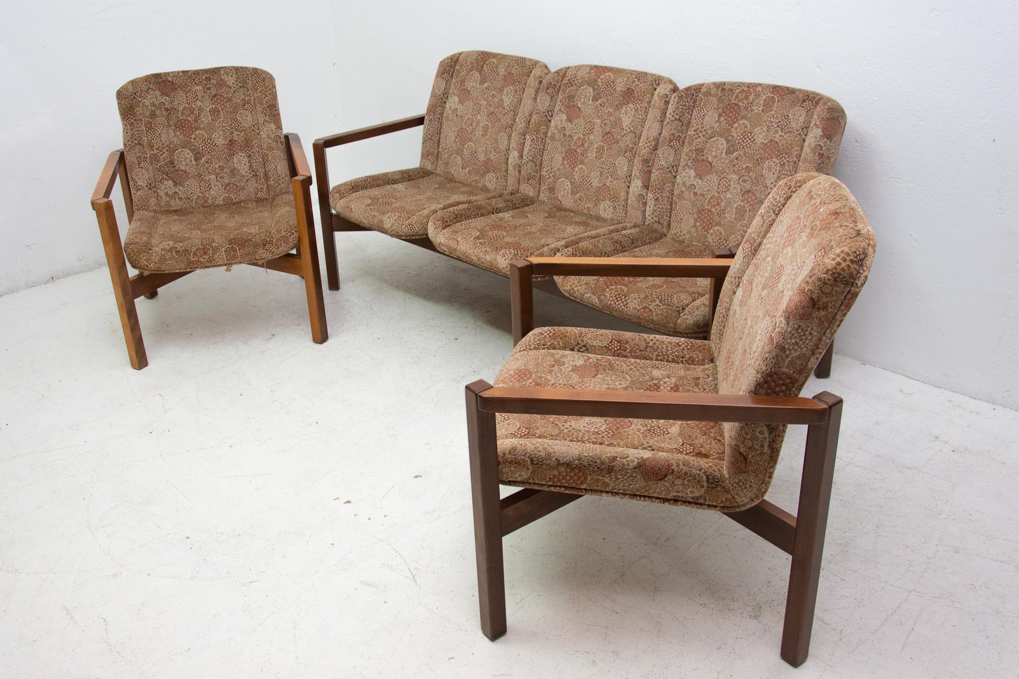 Vintage Czechoslovak Seating Group, 1980s In Good Condition In Prague 8, CZ