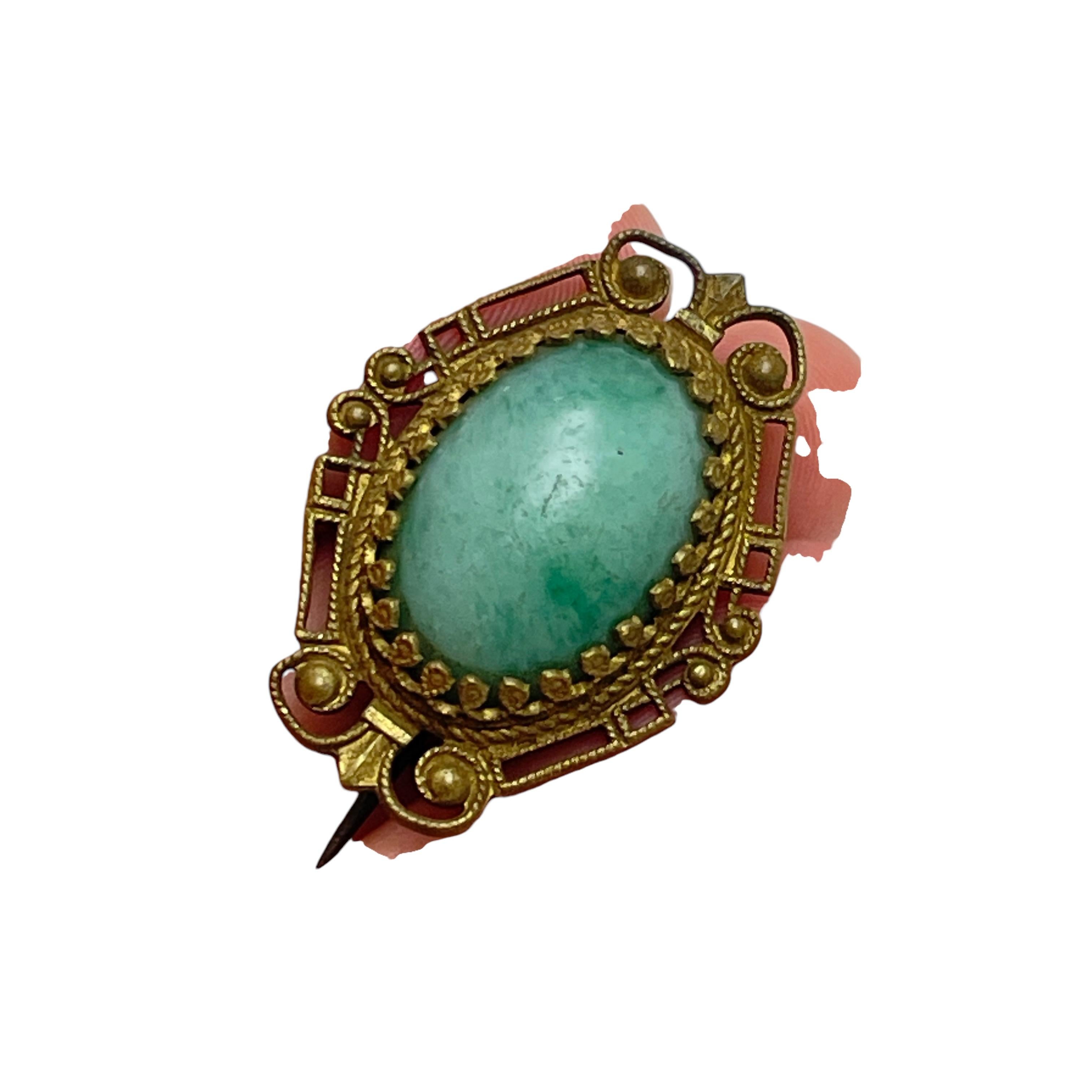 Donna Spilla cecoslovacca d'epoca in vetro giada dorato con cabochon in vendita