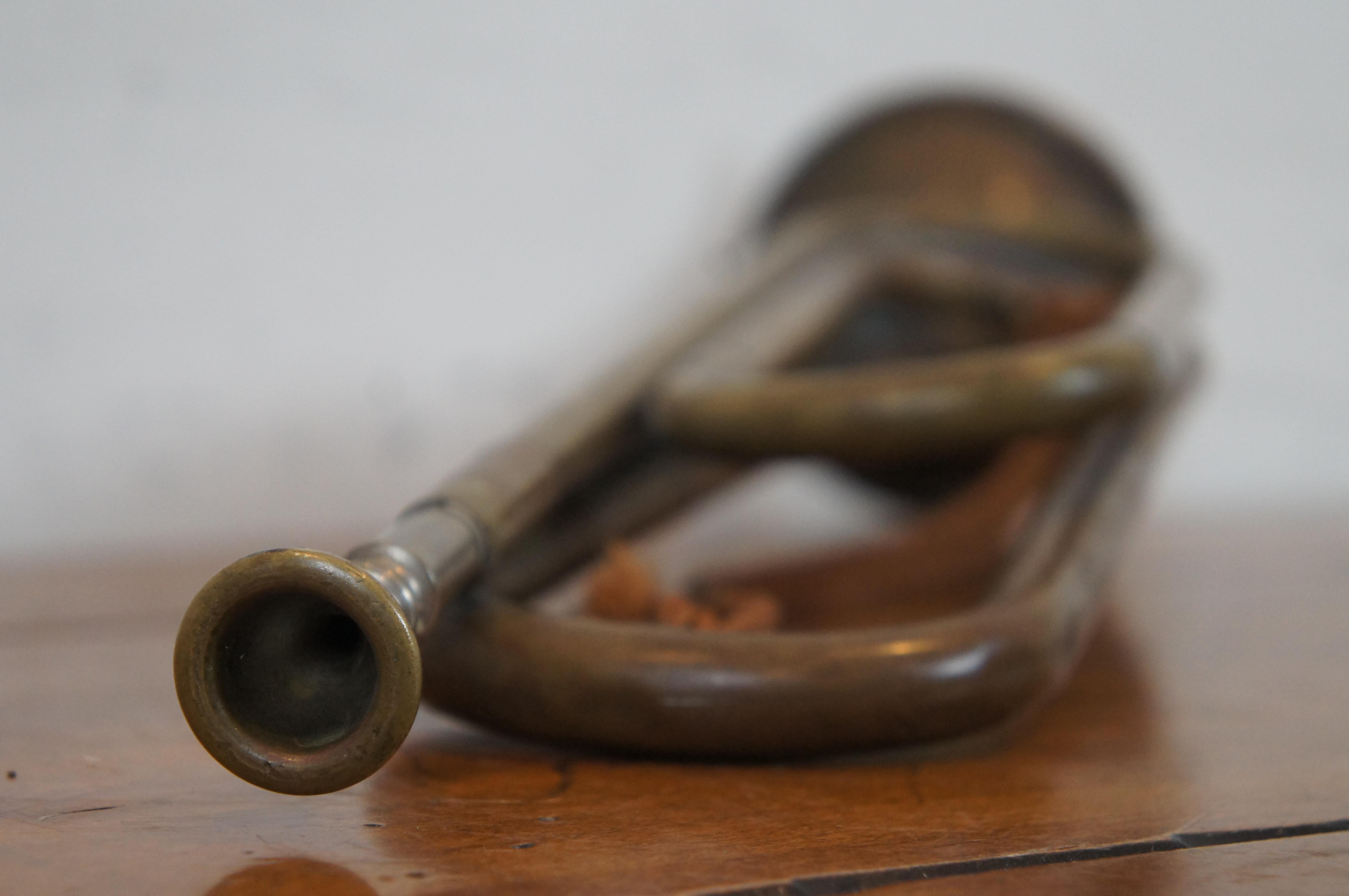 Laiton Vintage trompette tchécoslovaque en laiton de l'armée militaire en forme de garçon Scout en vente