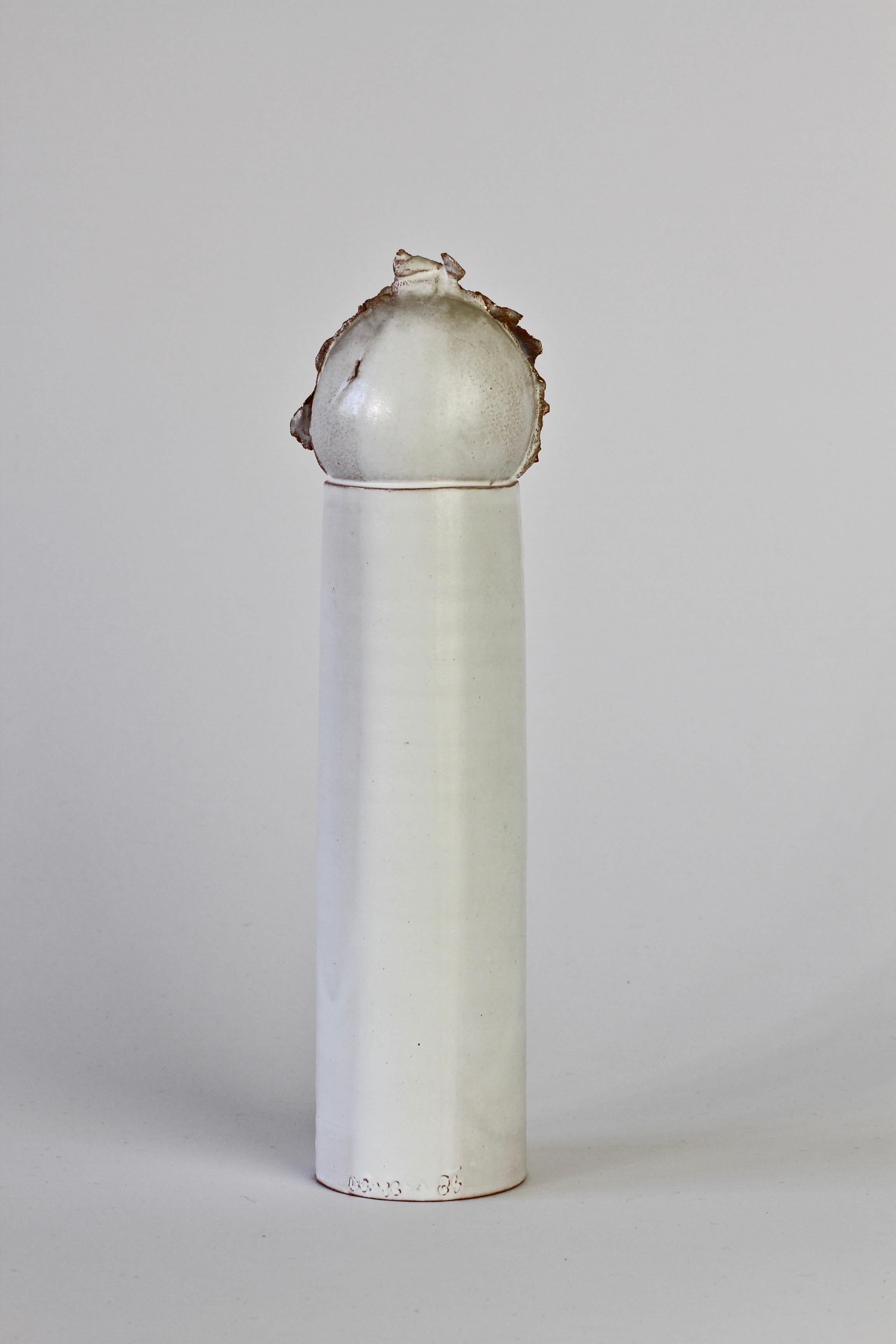 Vintage Tschechoslowakische Bio-Keramik Weiße Keramik Vase von Jiří Dudycha (Moderne der Mitte des Jahrhunderts) im Angebot
