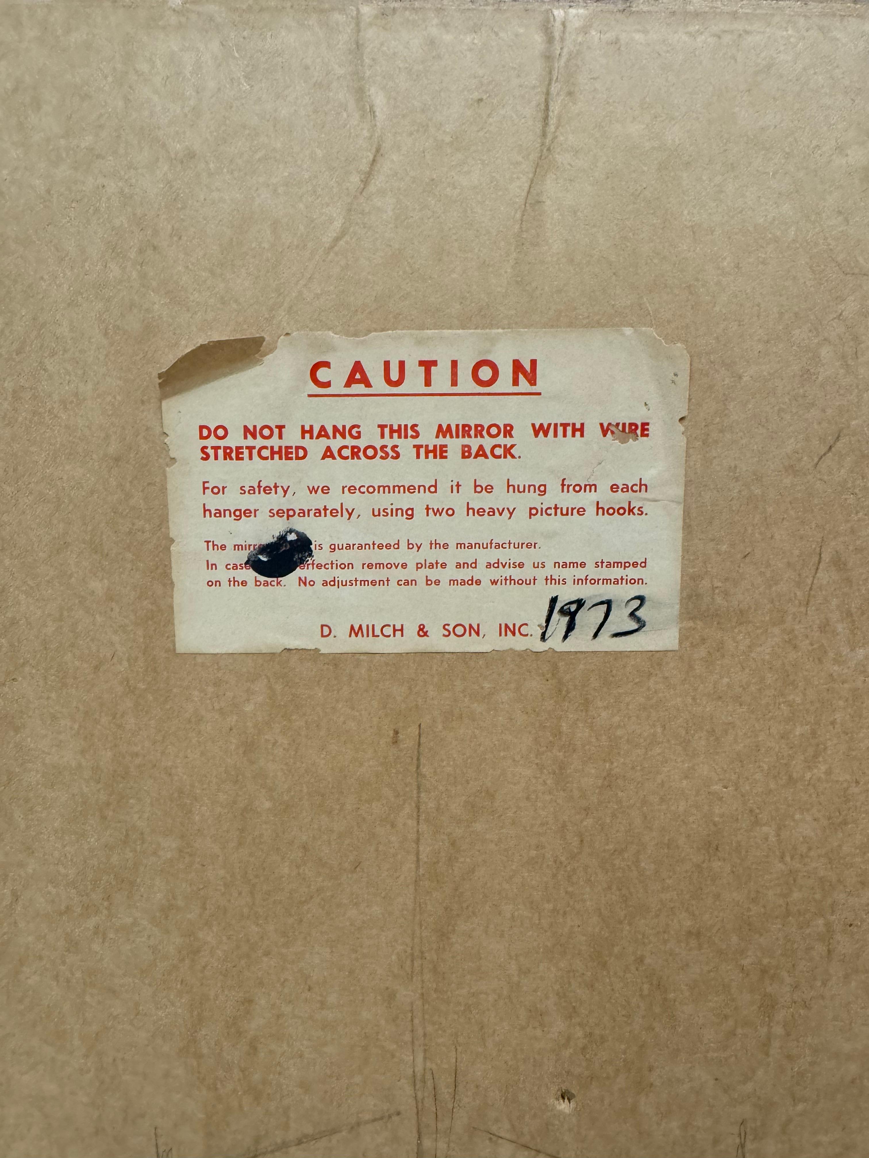 Vintage D. Milch & Son Inc.  Espejo de pared Hall dorado en venta 1