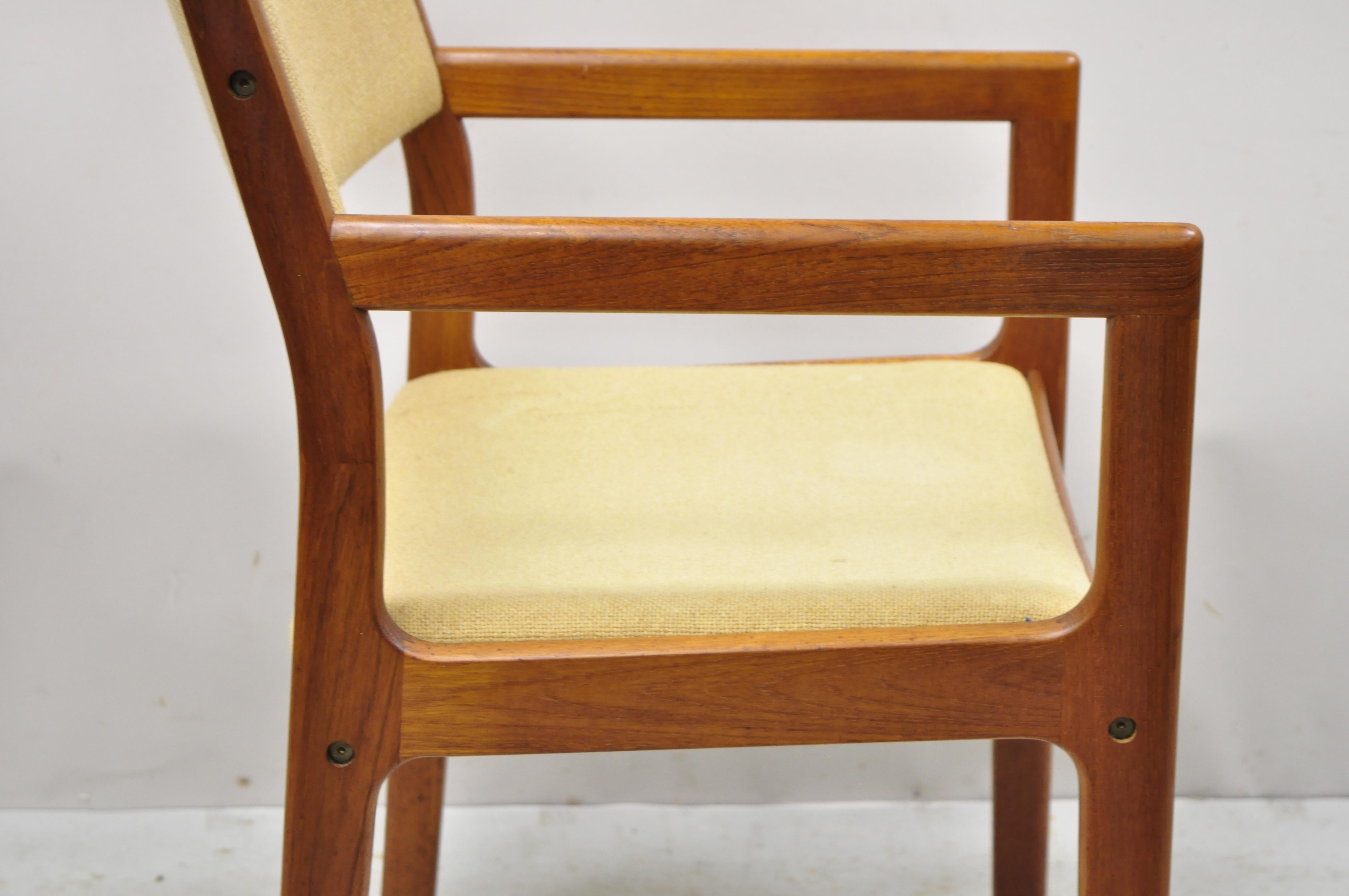 d scan chairs